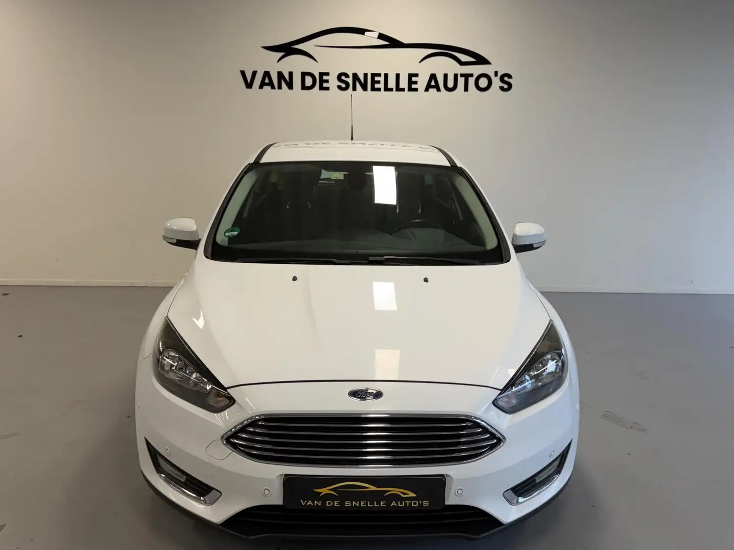 Ford Focus 1.5 TDCI Titanium Edition DEALERONDERHOUDEN/PDC/NA Wit - 2
