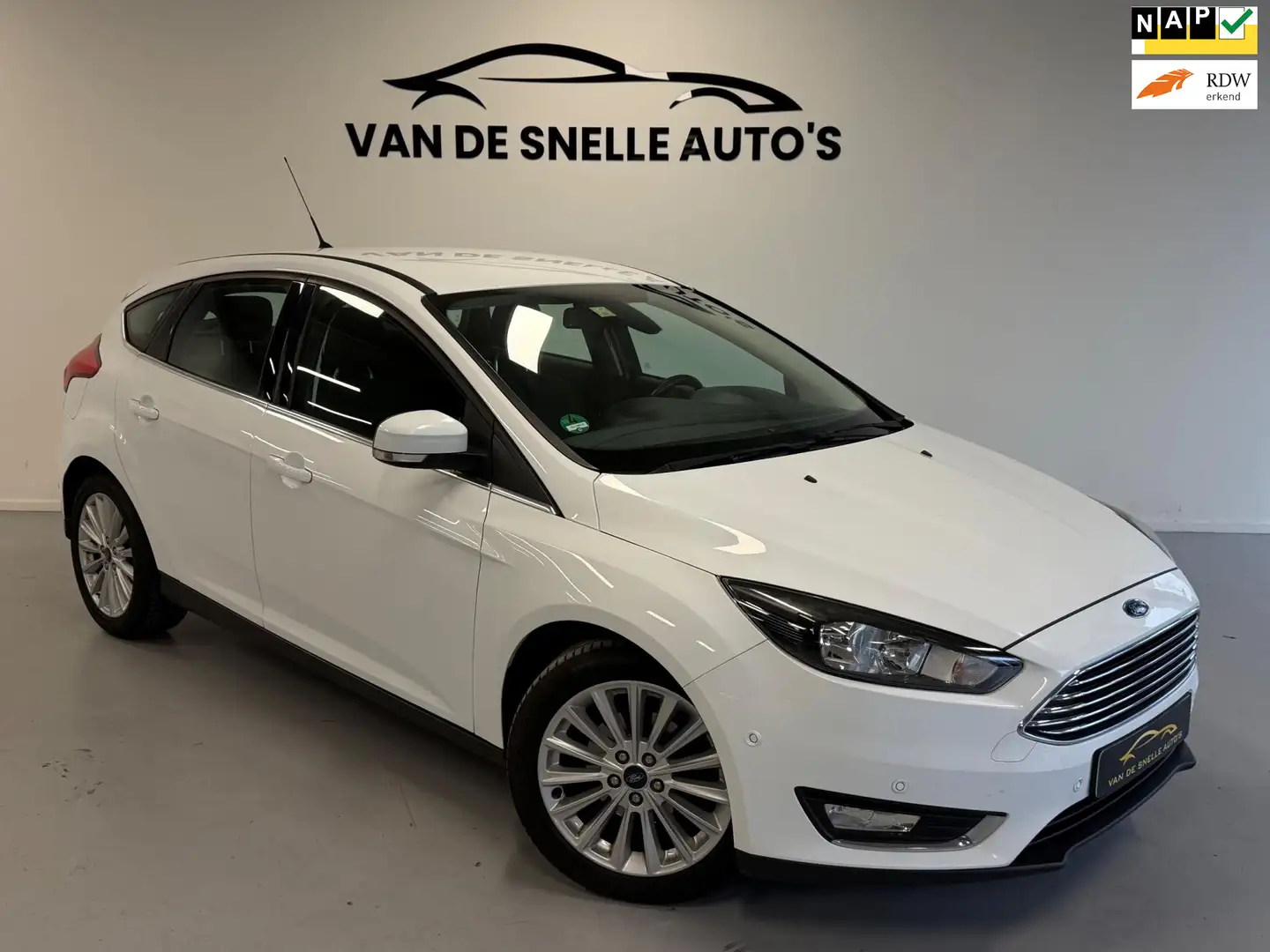 Ford Focus 1.5 TDCI Titanium Edition DEALERONDERHOUDEN/PDC/NA Wit - 1