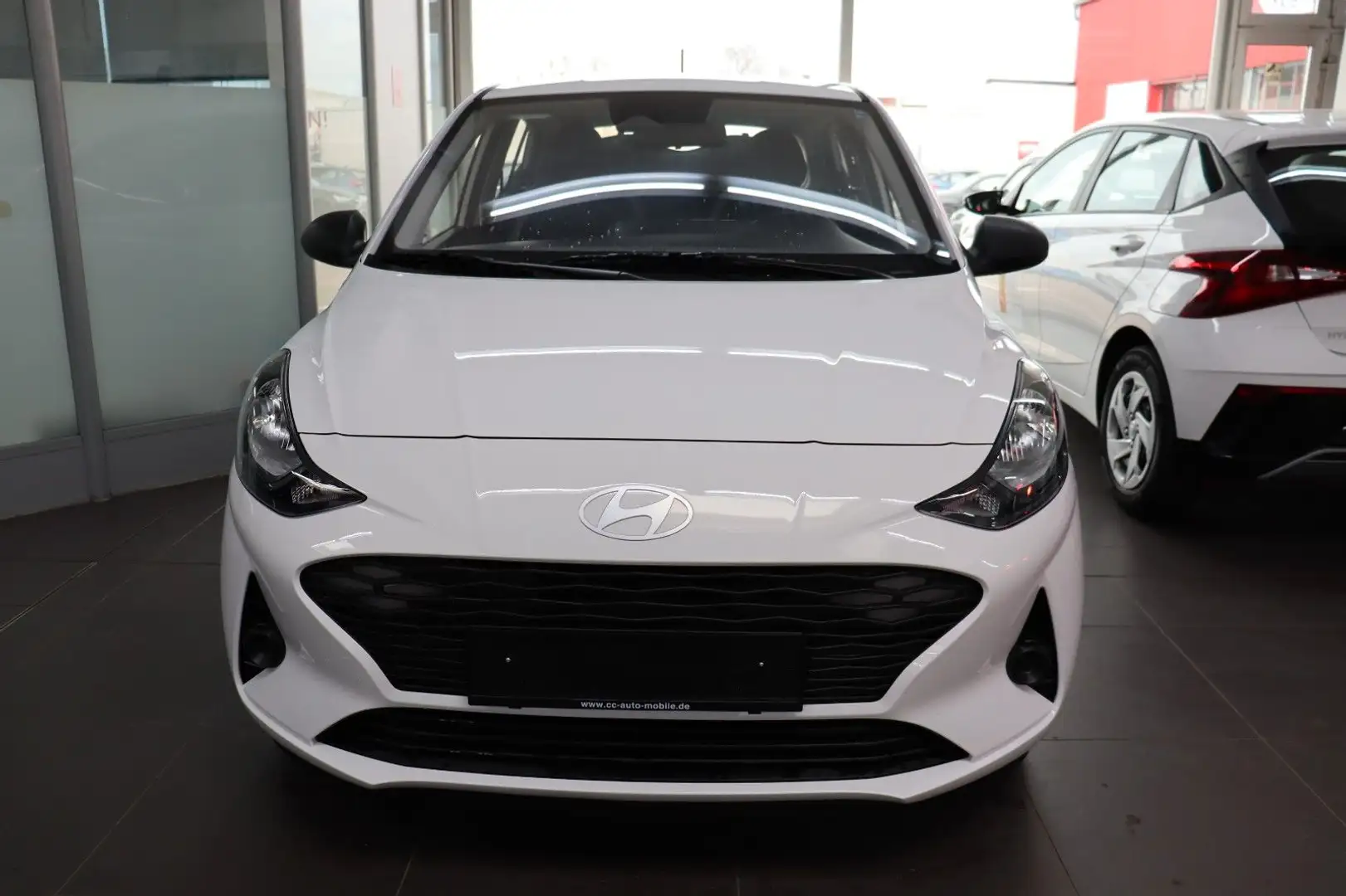 Hyundai i10 1.0 AT Navi Klima R.Kam/PDC Tempo SOFORT White - 2