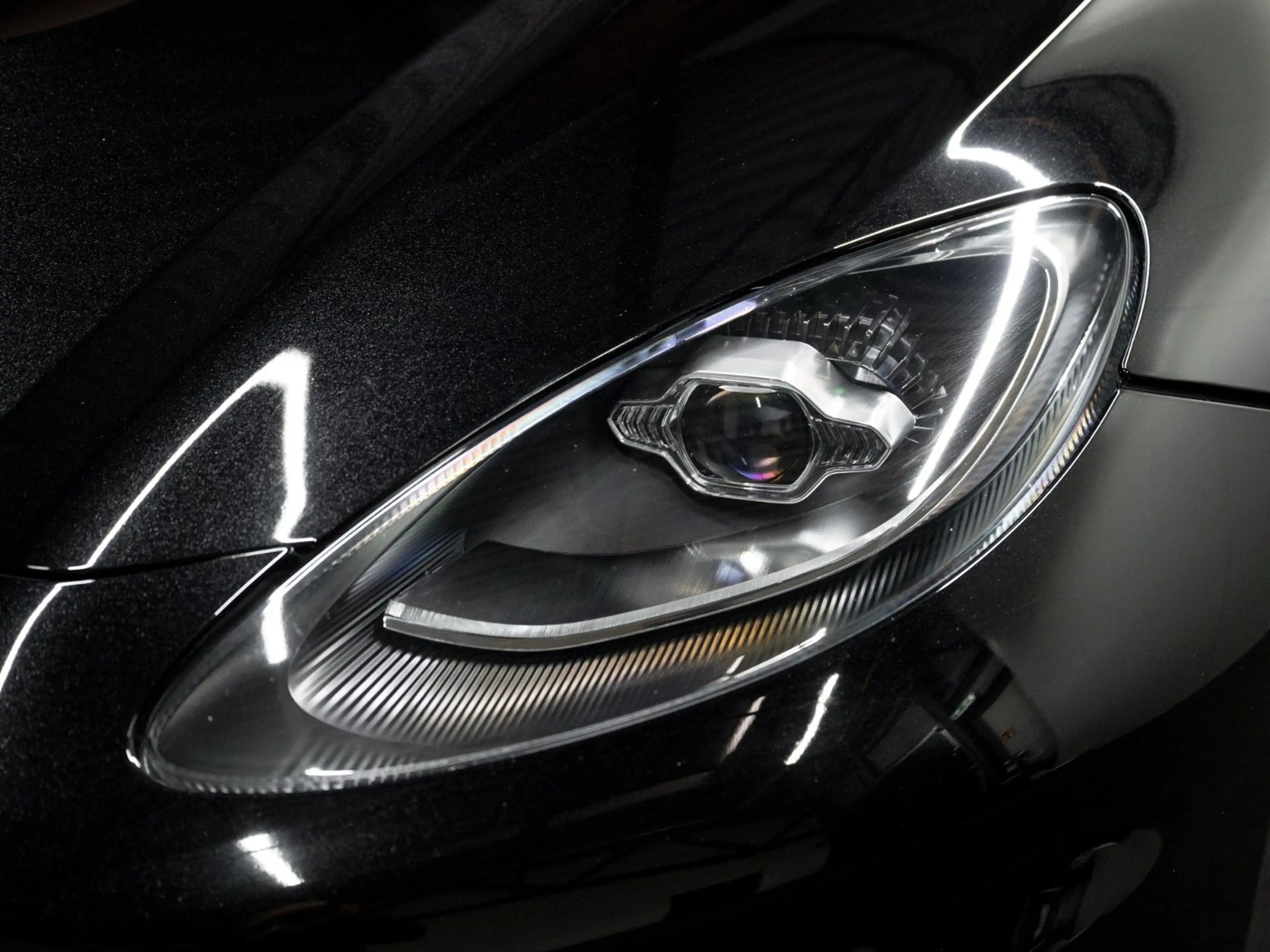 Aston Martin DBX 707 *Carbon*Sitzbelüftung*ACC*360*DesignPack — photo 10