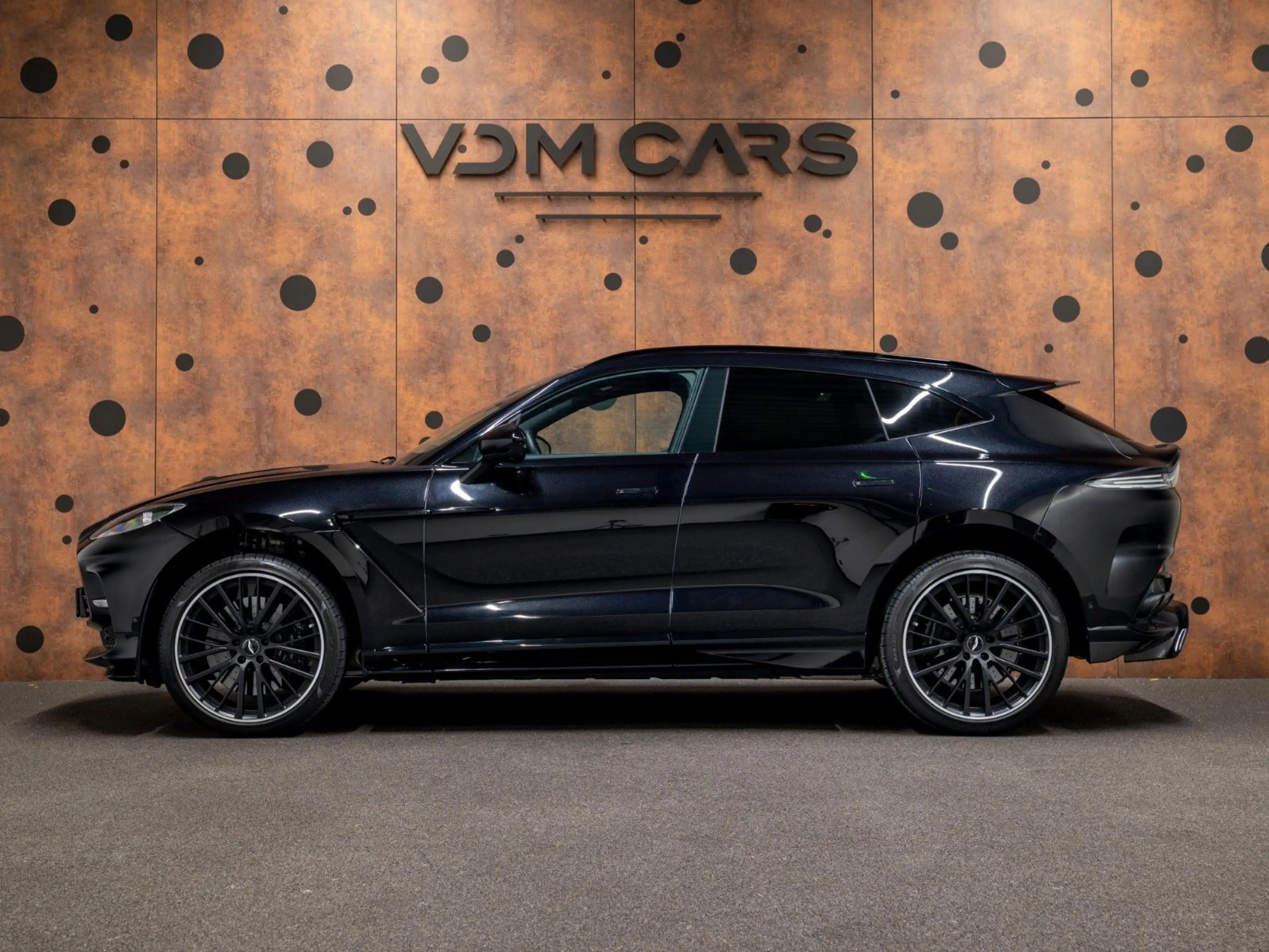Aston Martin DBX 707 *Carbon*Sitzbelüftung*ACC*360*DesignPack — photo 2