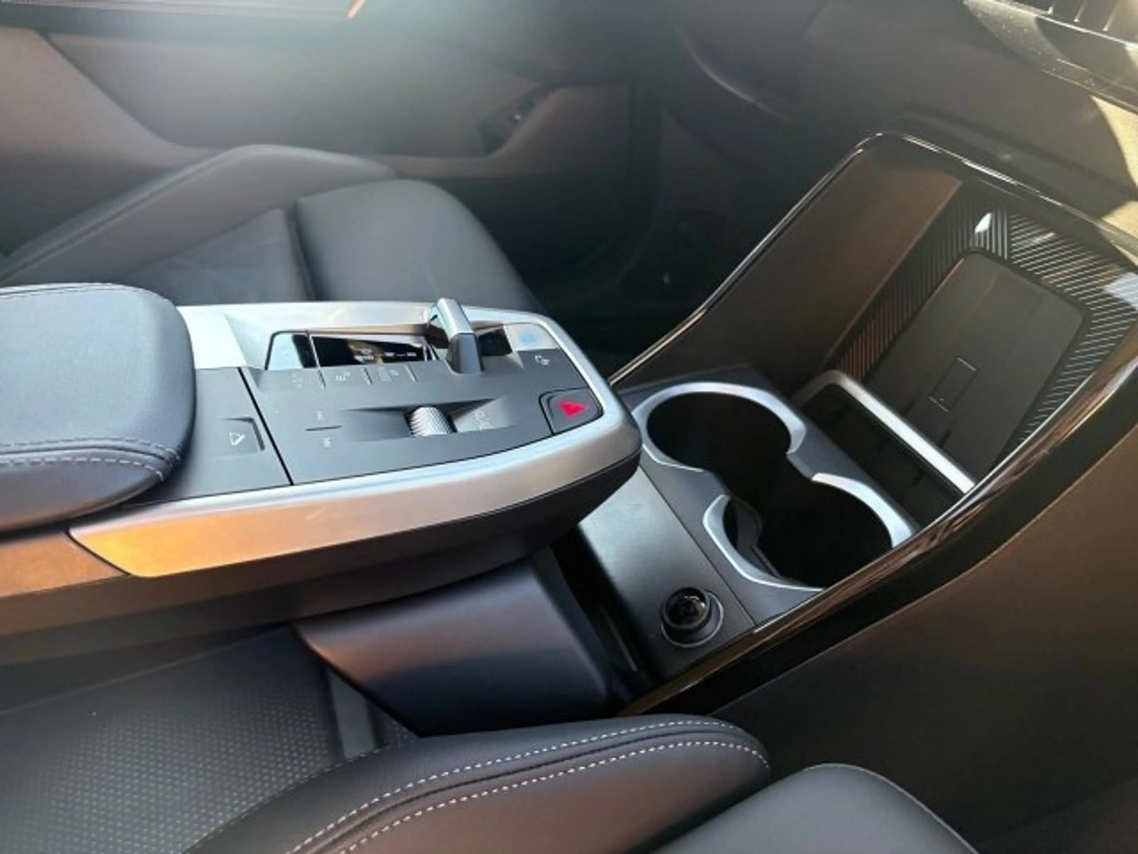BMW iX1 eDrive20 U11 HB0 — photo 9