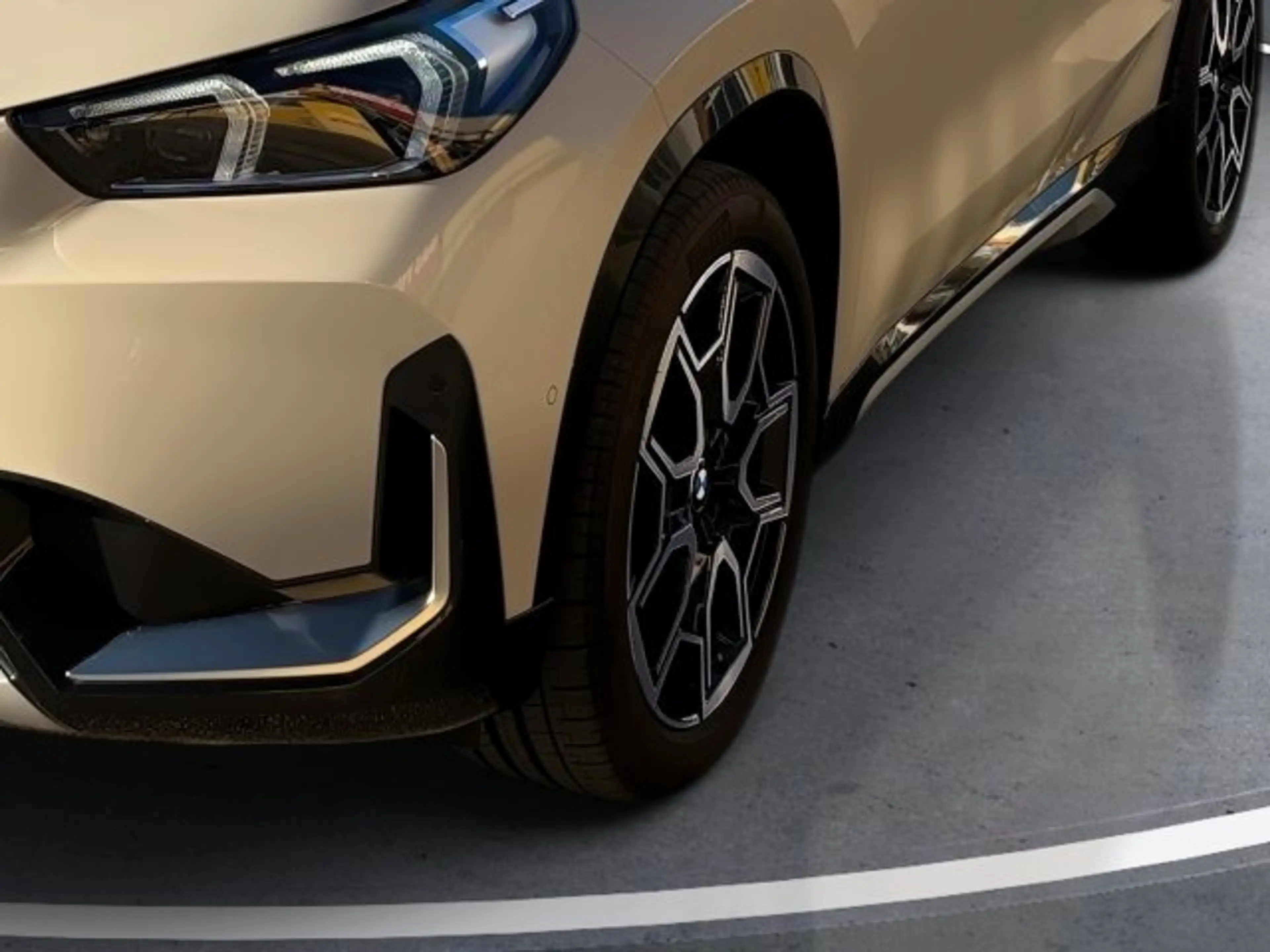 BMW iX1 eDrive20 U11 HB0 — photo 5