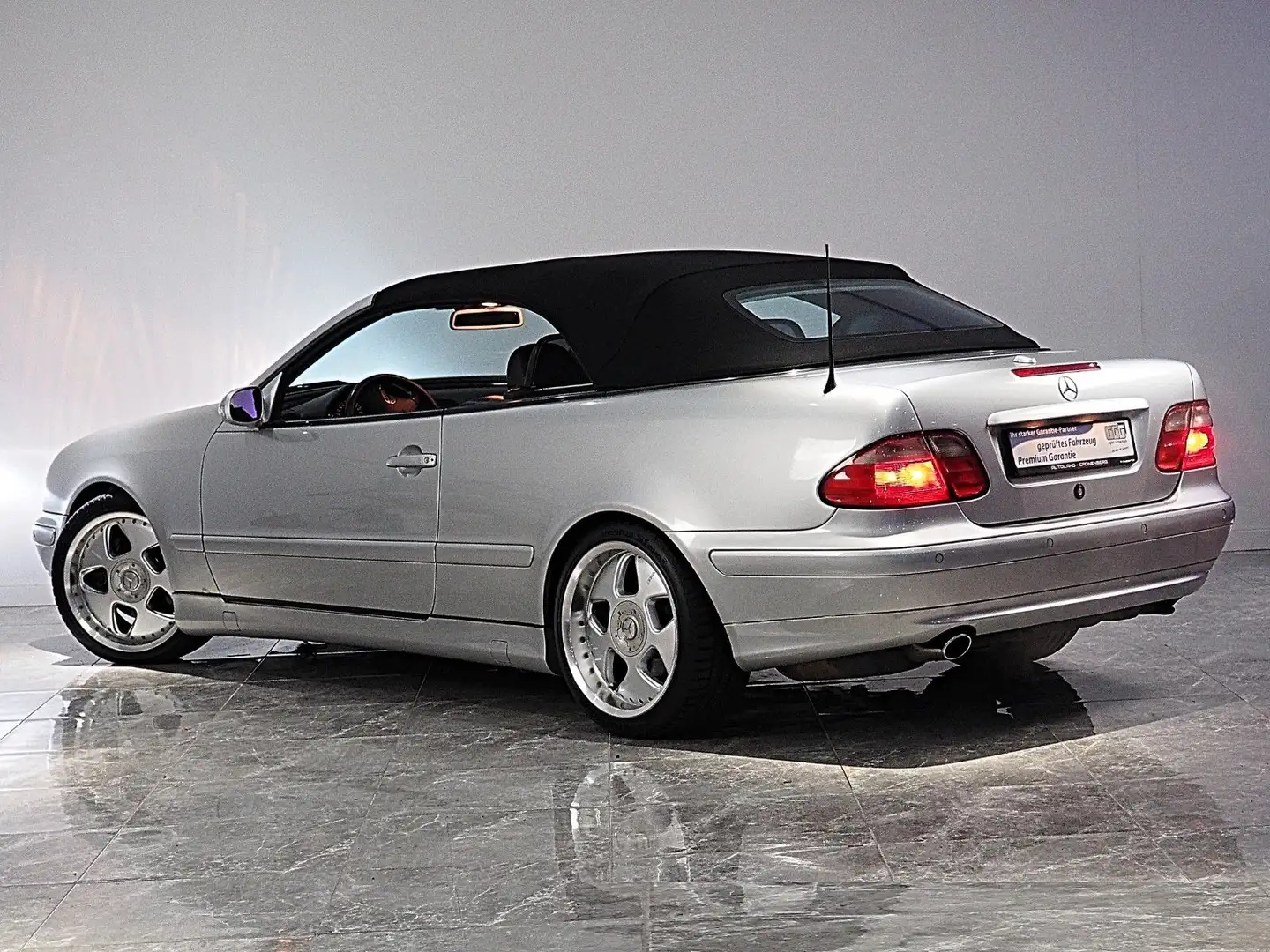 Mercedes-Benz CLK 320 AVANTGARDE*AUTOMATIK*LEDER*NAVI*XENON* - 2