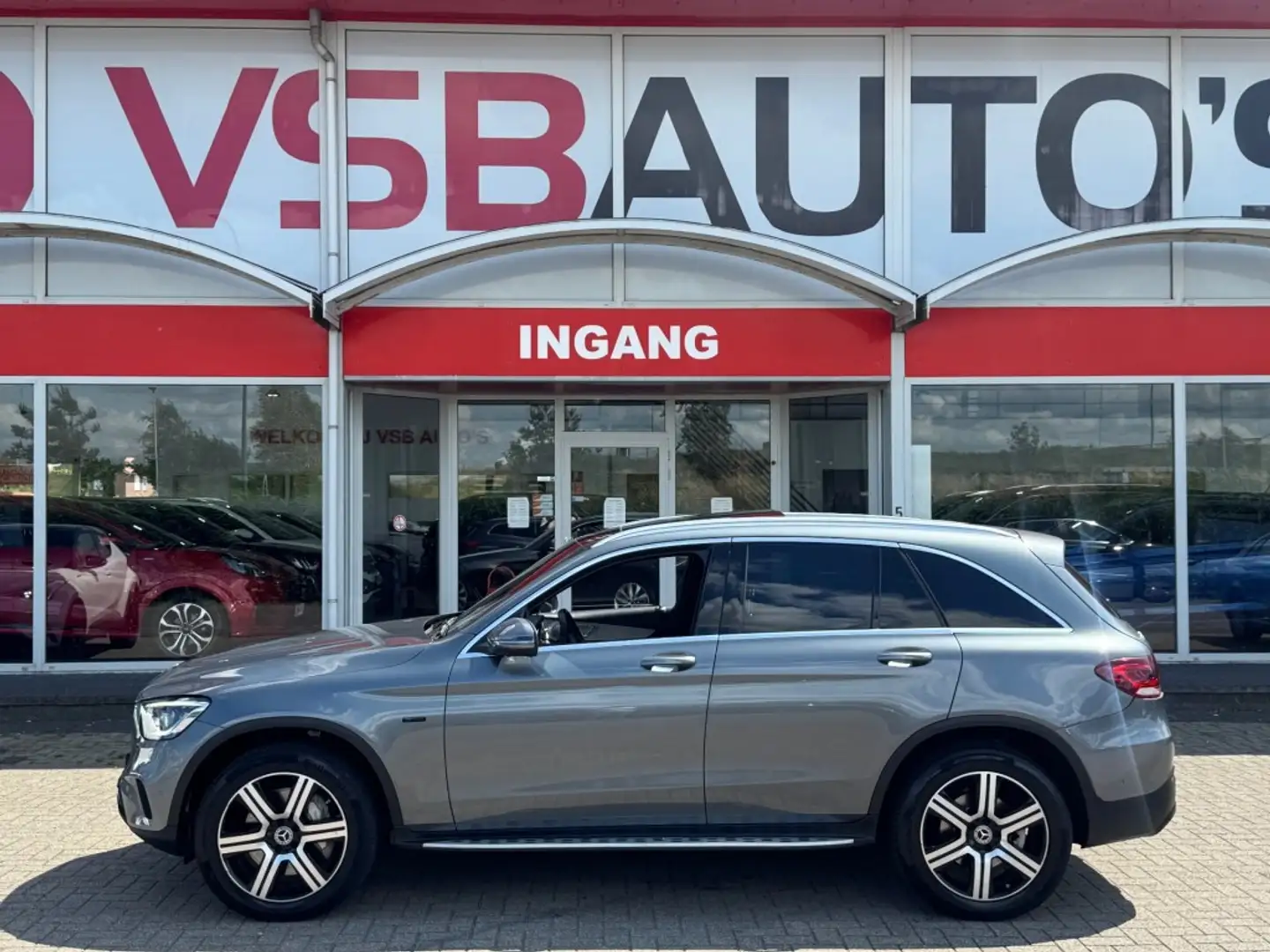 Mercedes-Benz GLC 300 GLC 300e AUT. 4MATIC FACELIFT PANO-DAK LEER NAVI C Grijs - 2