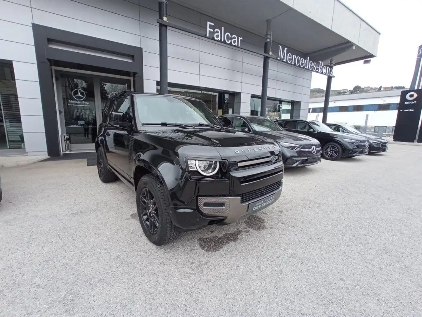 Land Rover Defender 90 3.0D I6 200 CV AWD Auto X-Dynamic S Zwart - 1