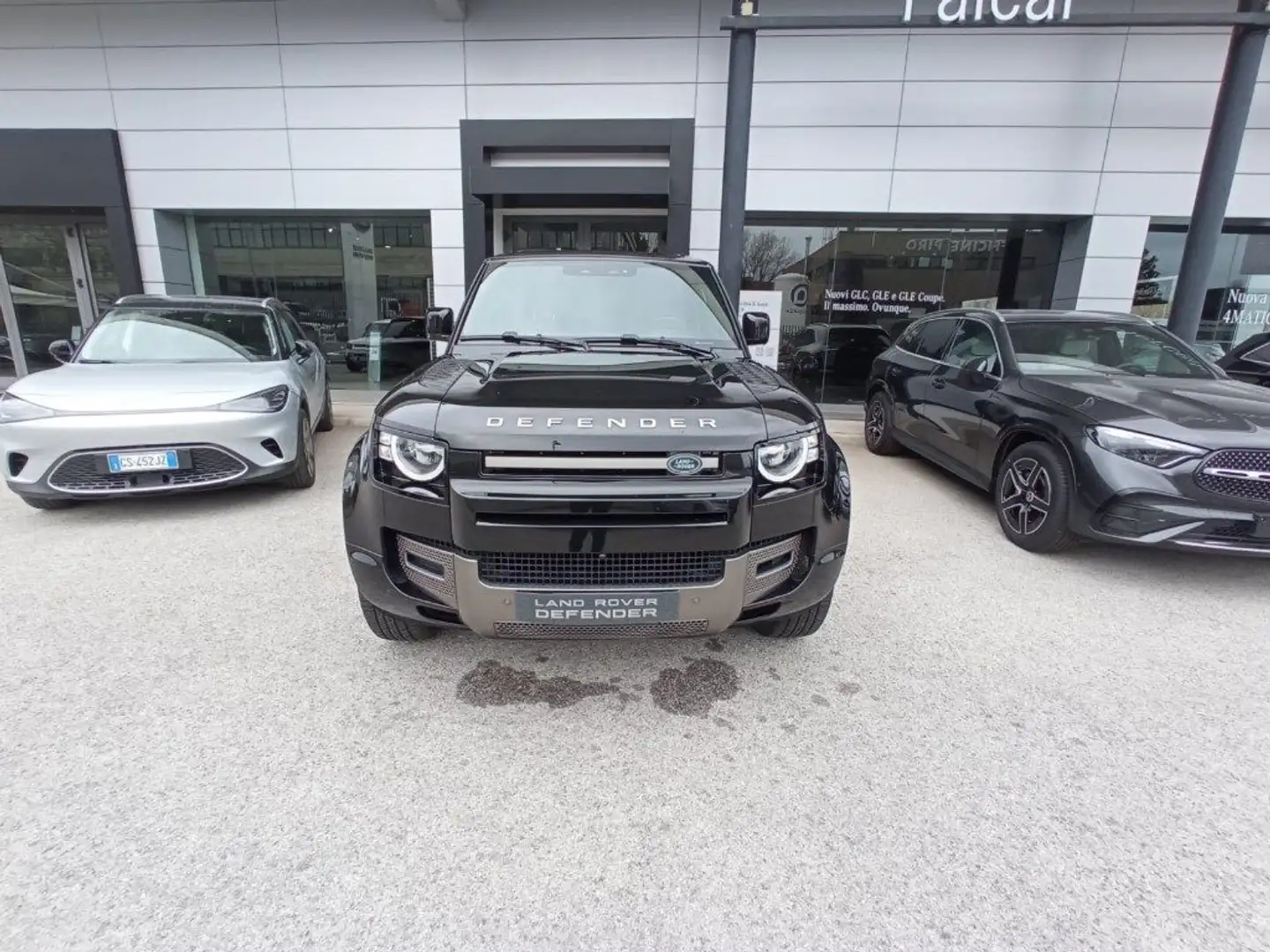 Land Rover Defender 90 3.0D I6 200 CV AWD Auto X-Dynamic S Zwart - 2