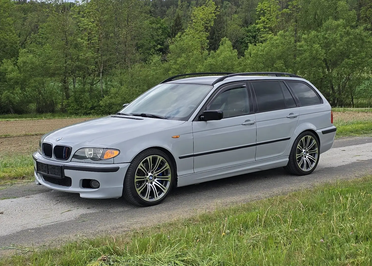 BMW 330 330d touring Aut. Schwarz - 1