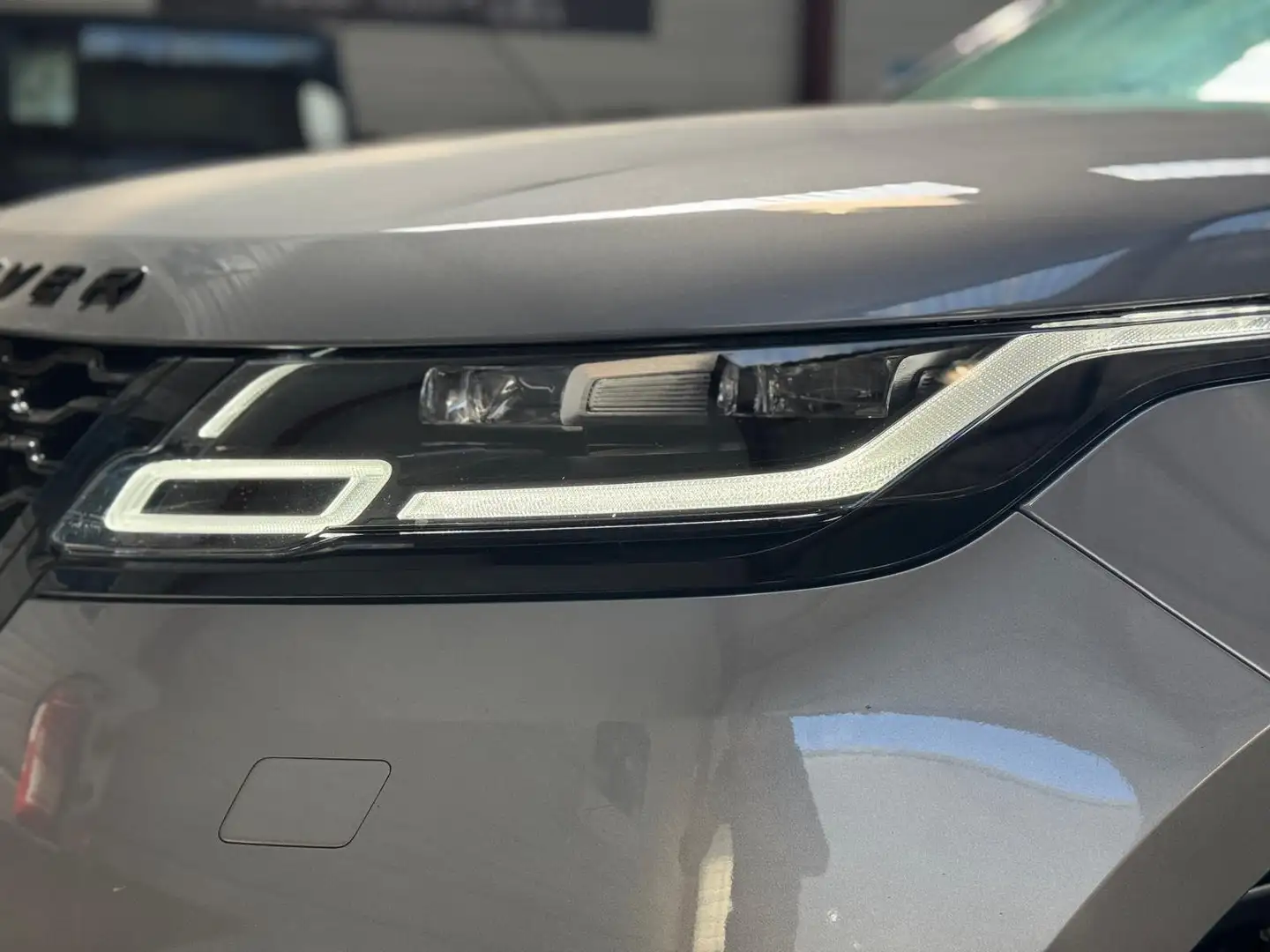 Land Rover Range Rover Velar Range Rover Velar 3.0L D300 BVA SE R-Dynamic Grau - 2