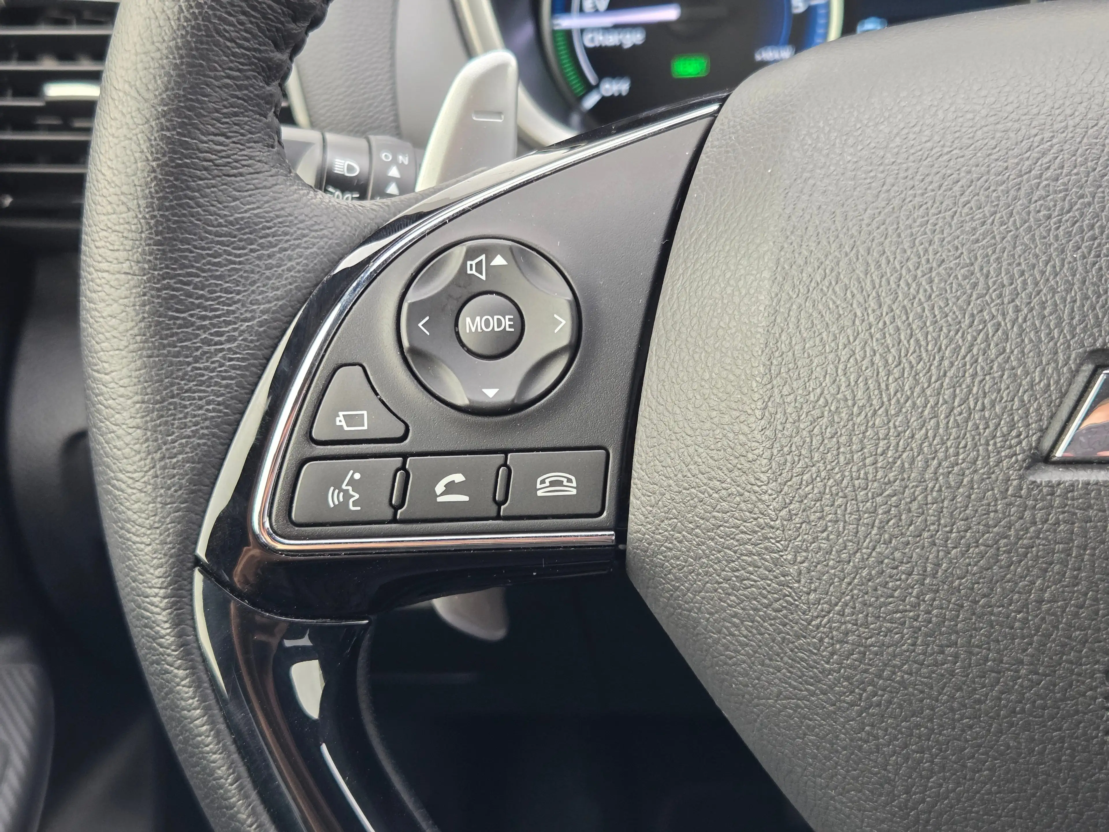 Mitsubishi Eclipse Cross 2.4 PHEV Exectutive Adaptive cruise control / appl — photo 25