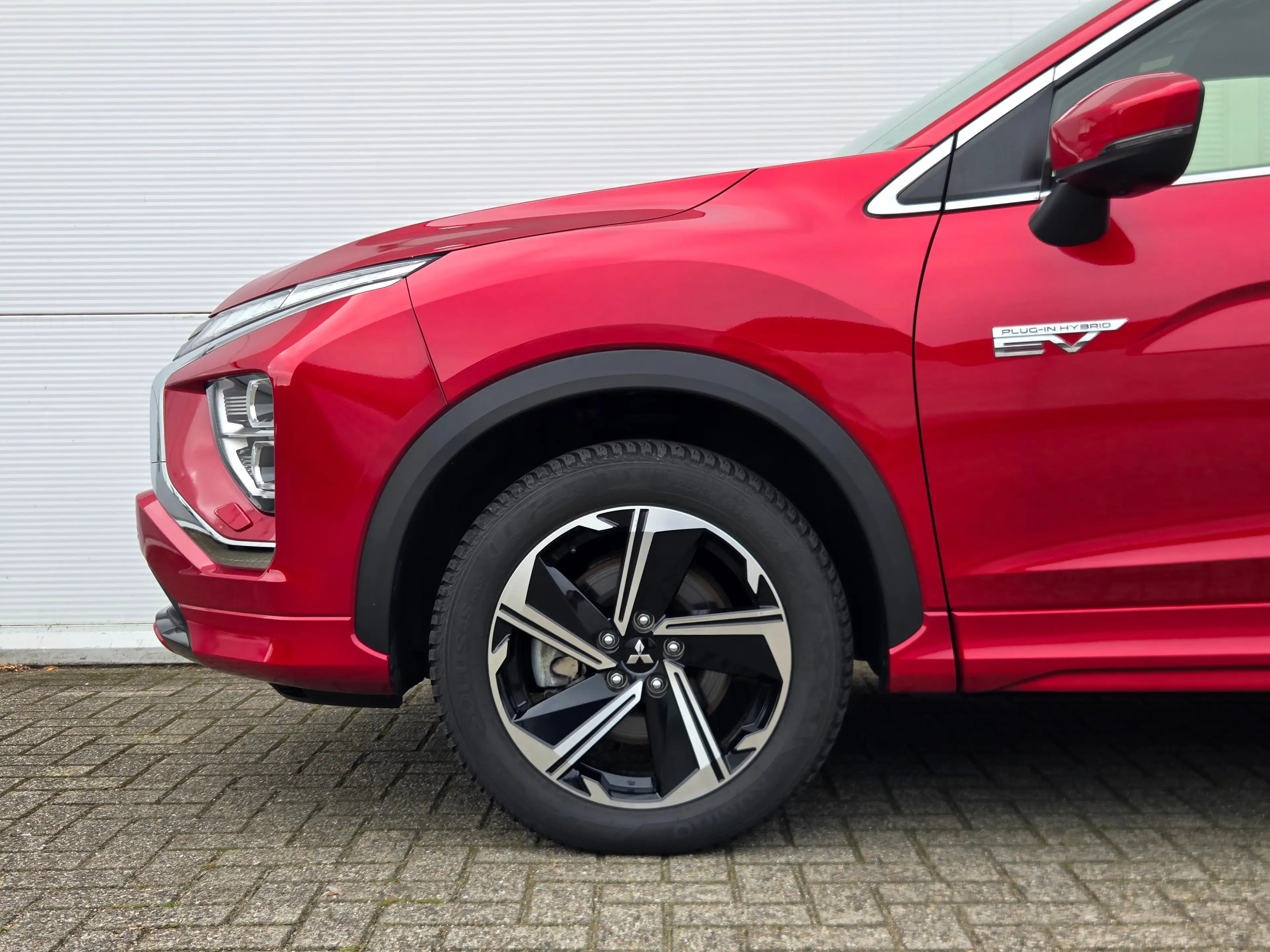 Mitsubishi Eclipse Cross 2.4 PHEV Exectutive Adaptive cruise control / appl — photo 5