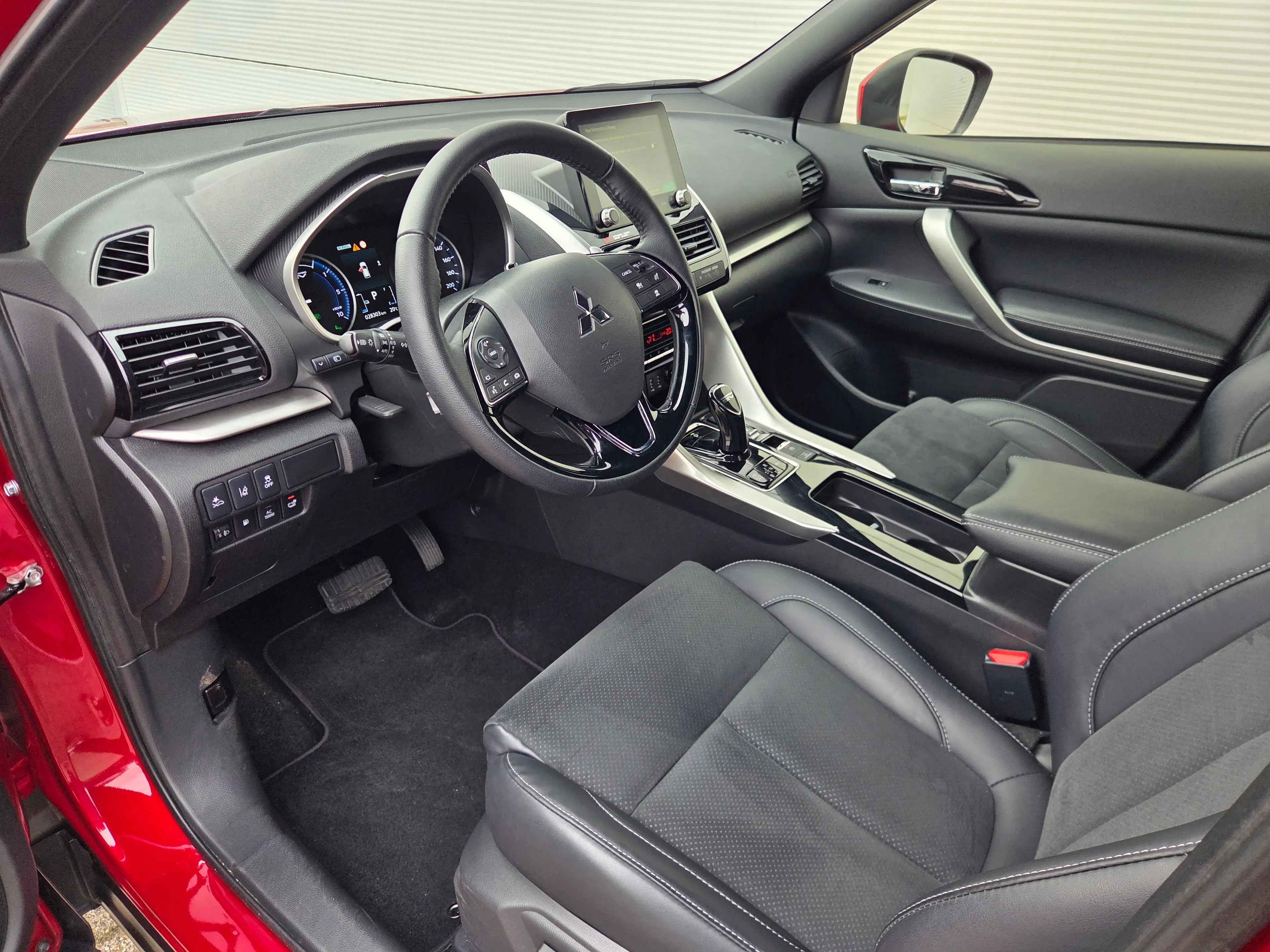 Mitsubishi Eclipse Cross 2.4 PHEV Exectutive Adaptive cruise control / appl — photo 42