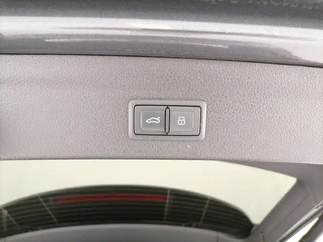 Audi Q3 view 11