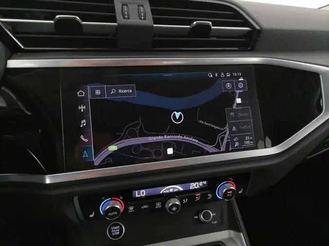 Audi Q3 view 18