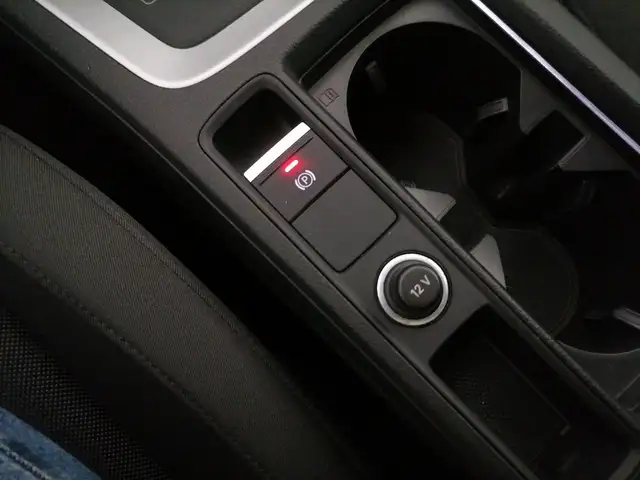 Audi Q3 view 24