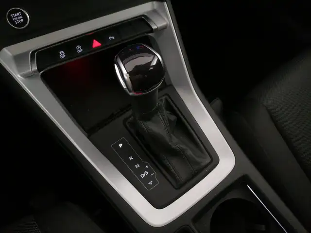 Audi Q3 view 14