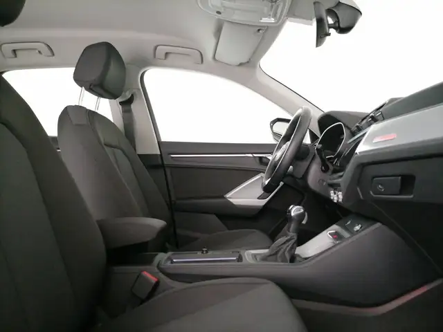 Audi Q3 view 6