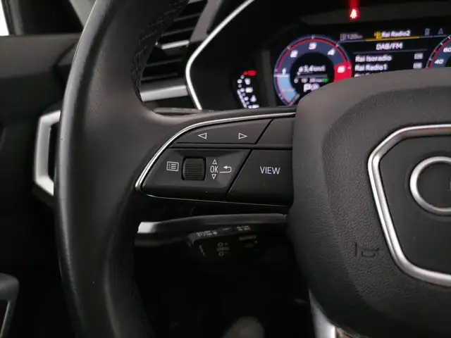 Audi Q3 view 26