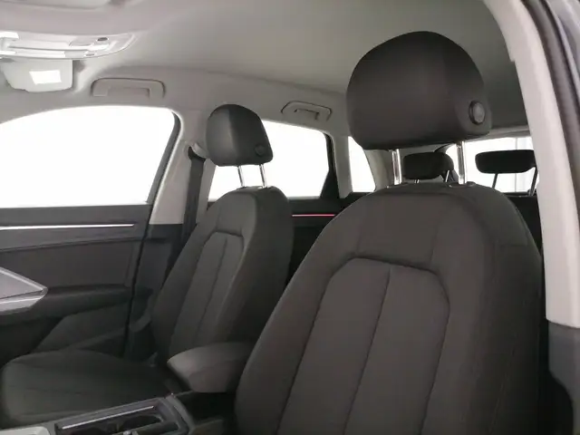 Audi Q3 view 13
