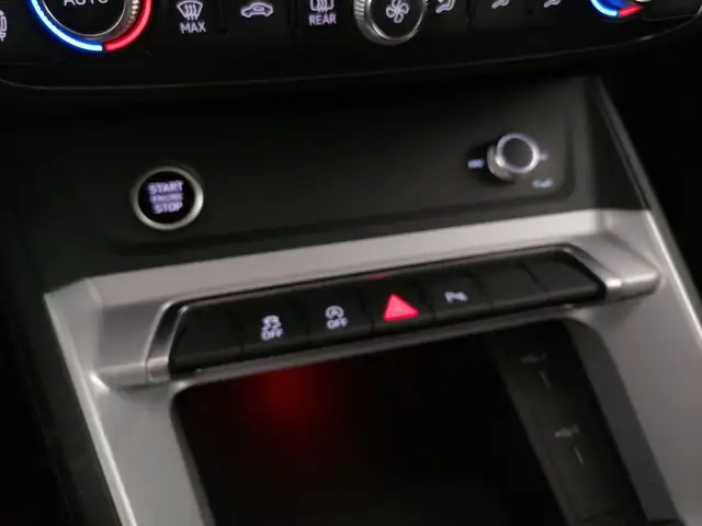 Audi Q3 view 21