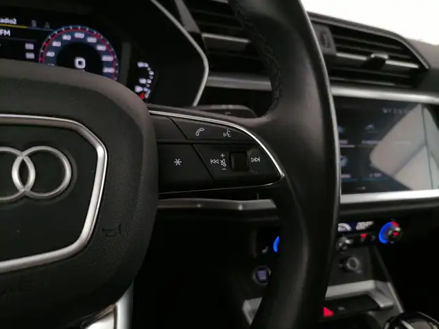 Audi Q3 view 27