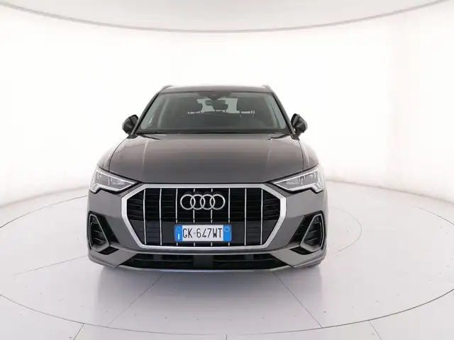 Audi Q3 view 5