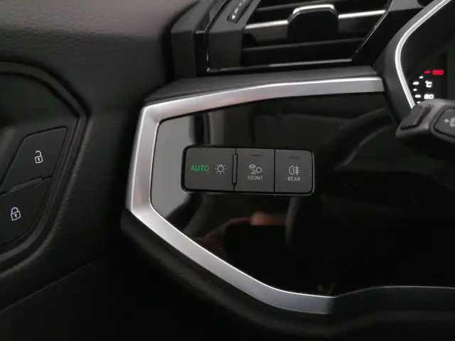 Audi Q3 view 29
