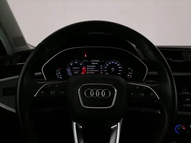Audi Q3 view 25