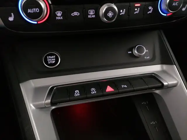Audi Q3 view 22