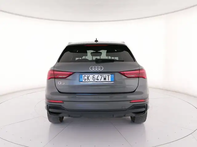 Audi Q3 view 4