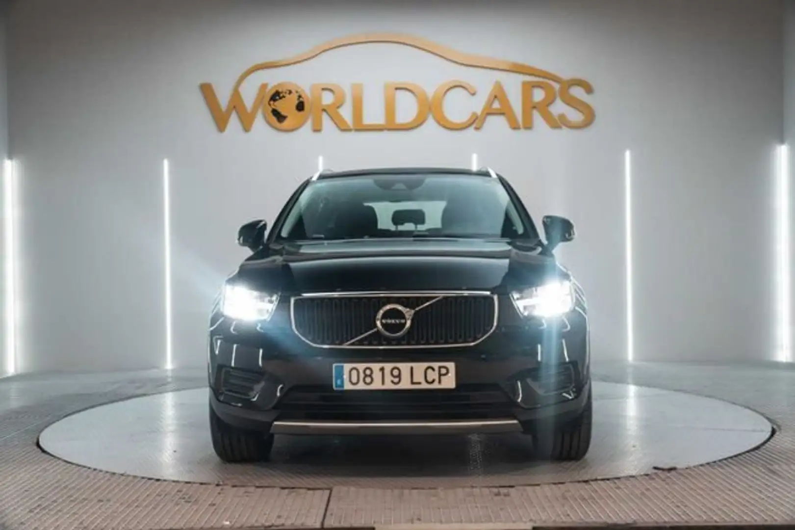 Volvo XC40 D3 Momentum AWD Aut. Negro - 2