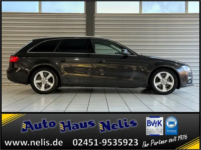 Audi A4 view 4