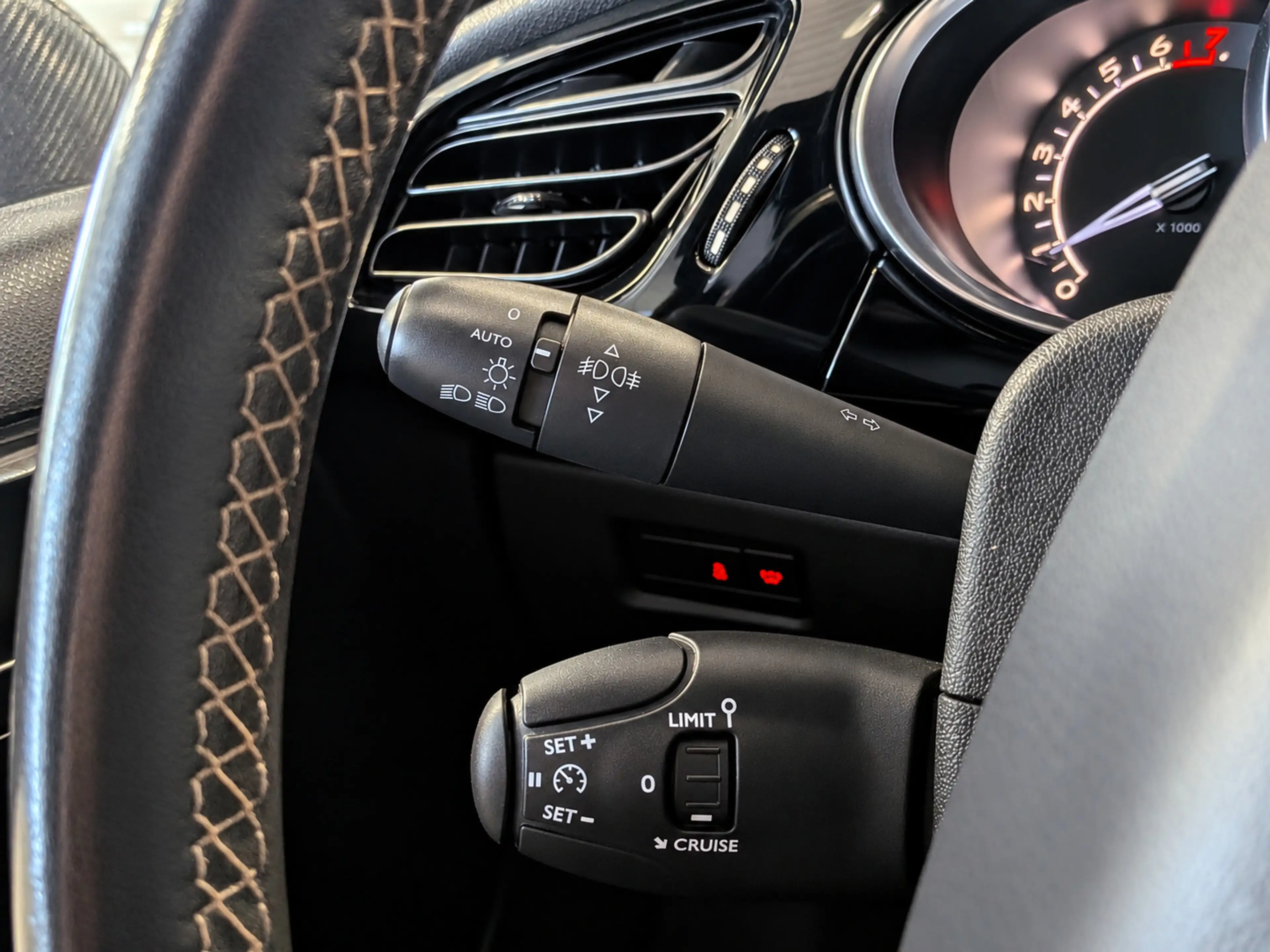 DS Automobiles DS 3 1.2 PureTech So Chic Automaat Airco, Cruise Contro — photo 12