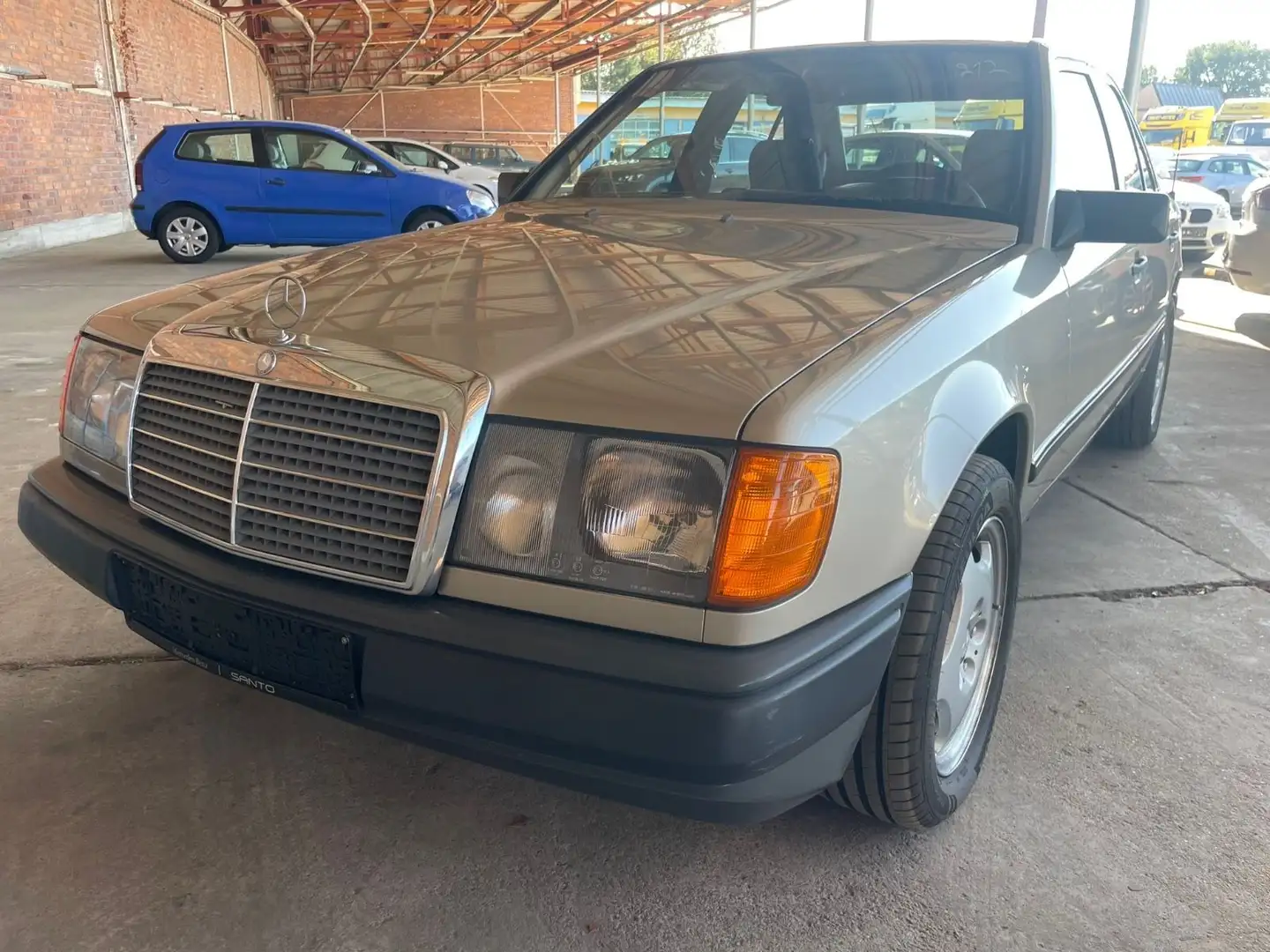 Mercedes-Benz E 230 W124 AUTOMATIK/H-KZ+Wertgutachten/SAMMLER Beige - 1