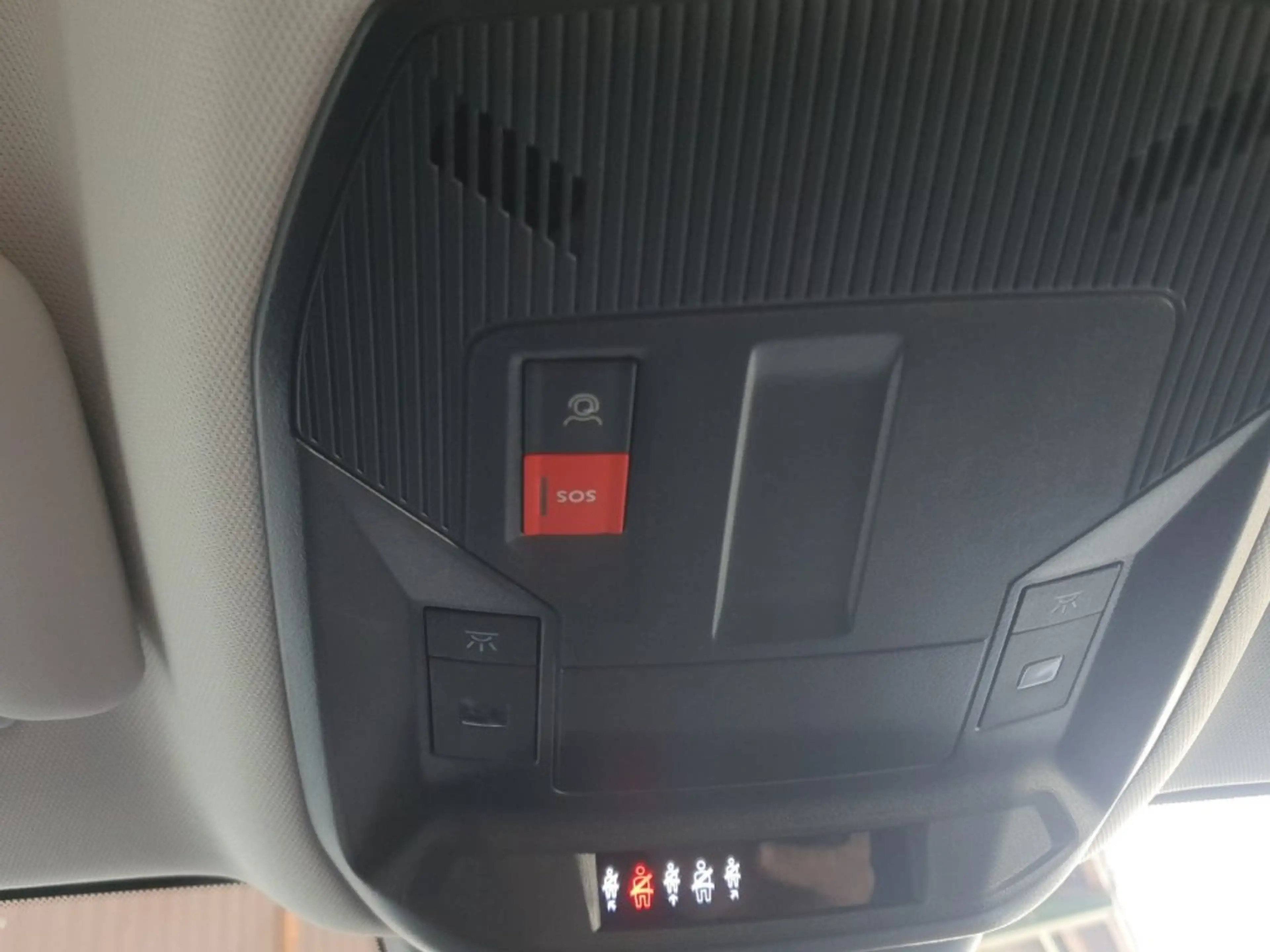 Peugeot 308 Allure MHEV 145 e-DCS6 — photo 15