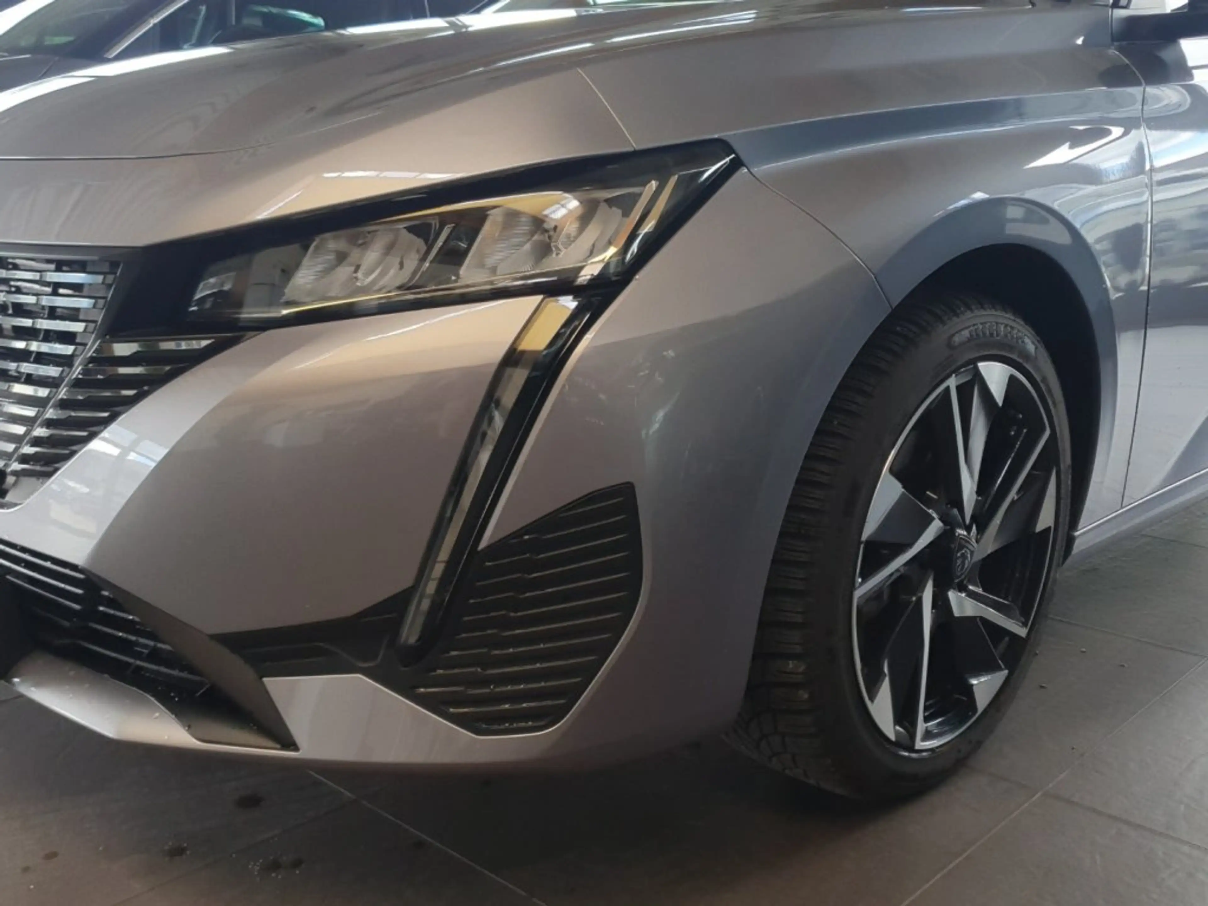 Peugeot 308 Allure MHEV 145 e-DCS6 — photo 25