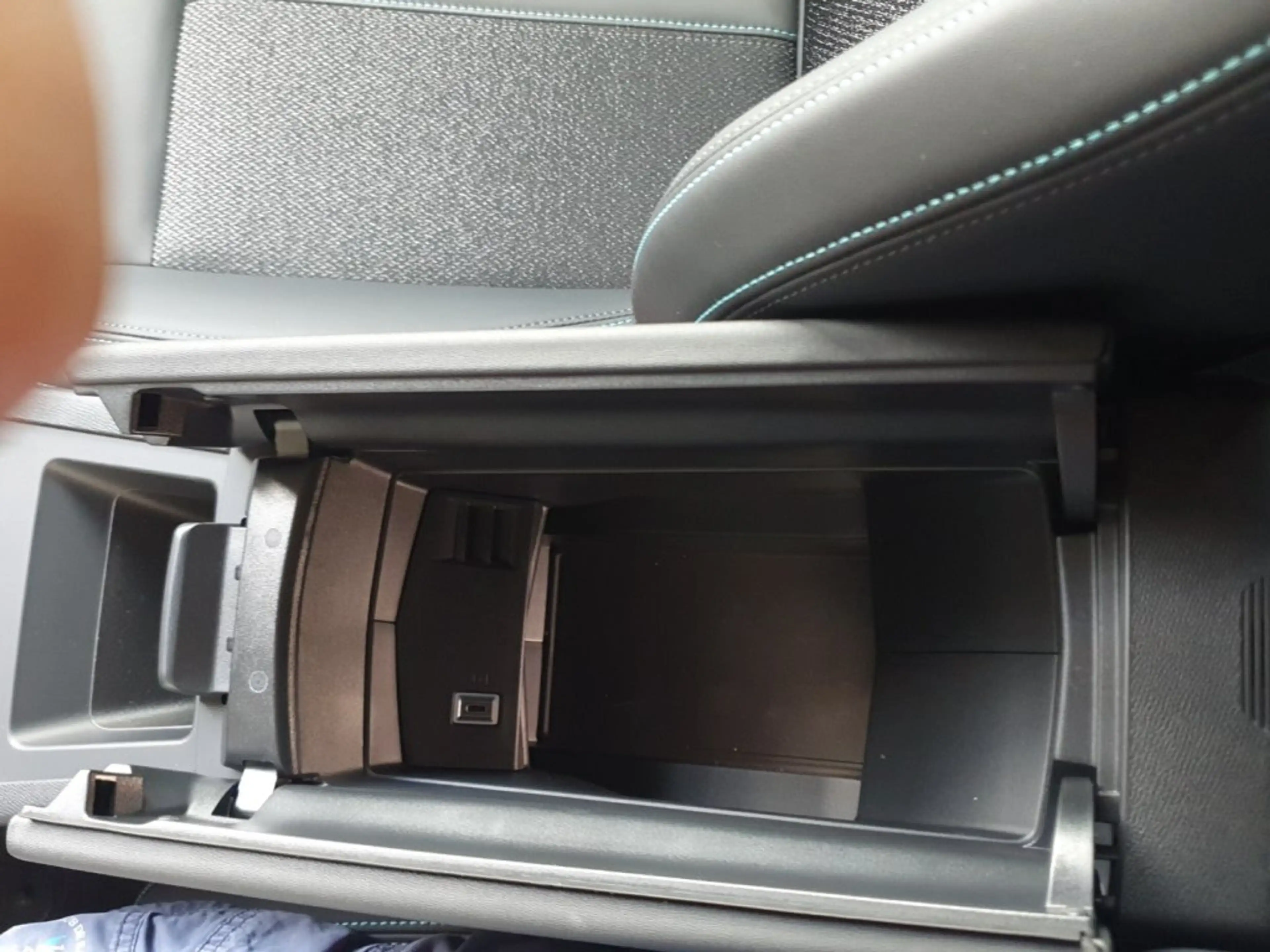 Peugeot 308 Allure MHEV 145 e-DCS6 — photo 19