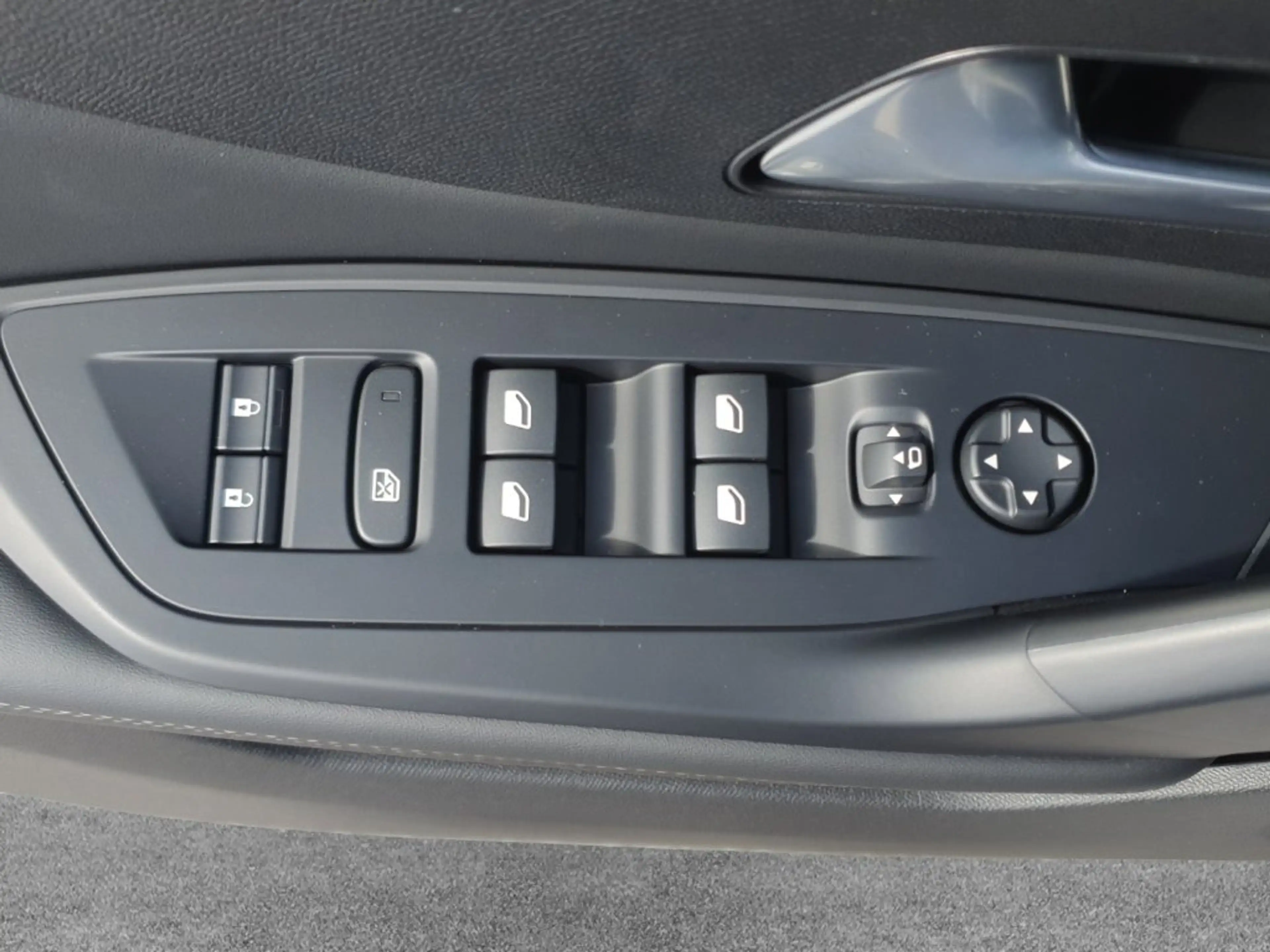 Peugeot 308 Allure MHEV 145 e-DCS6 — photo 10