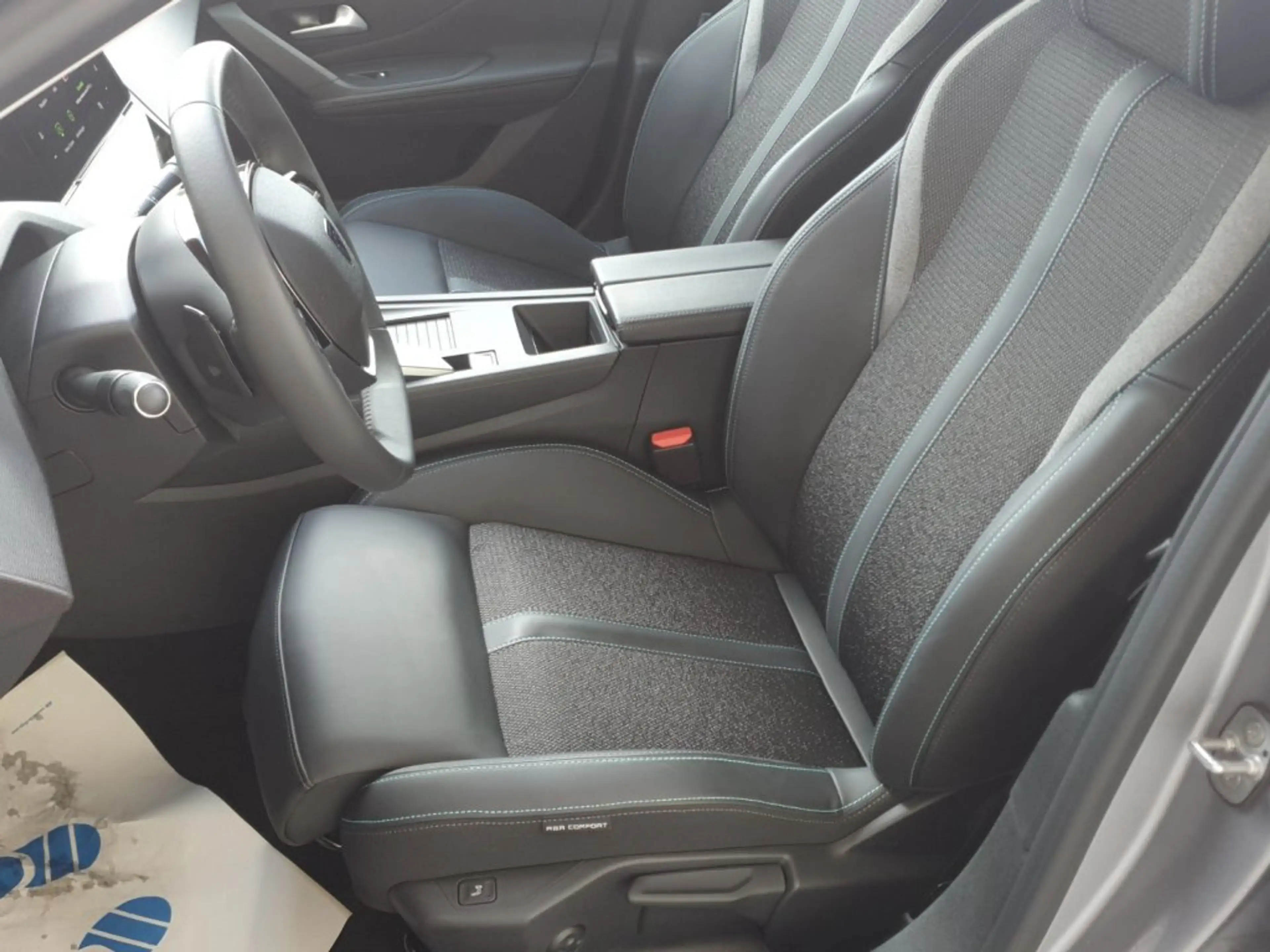 Peugeot 308 Allure MHEV 145 e-DCS6 — photo 22
