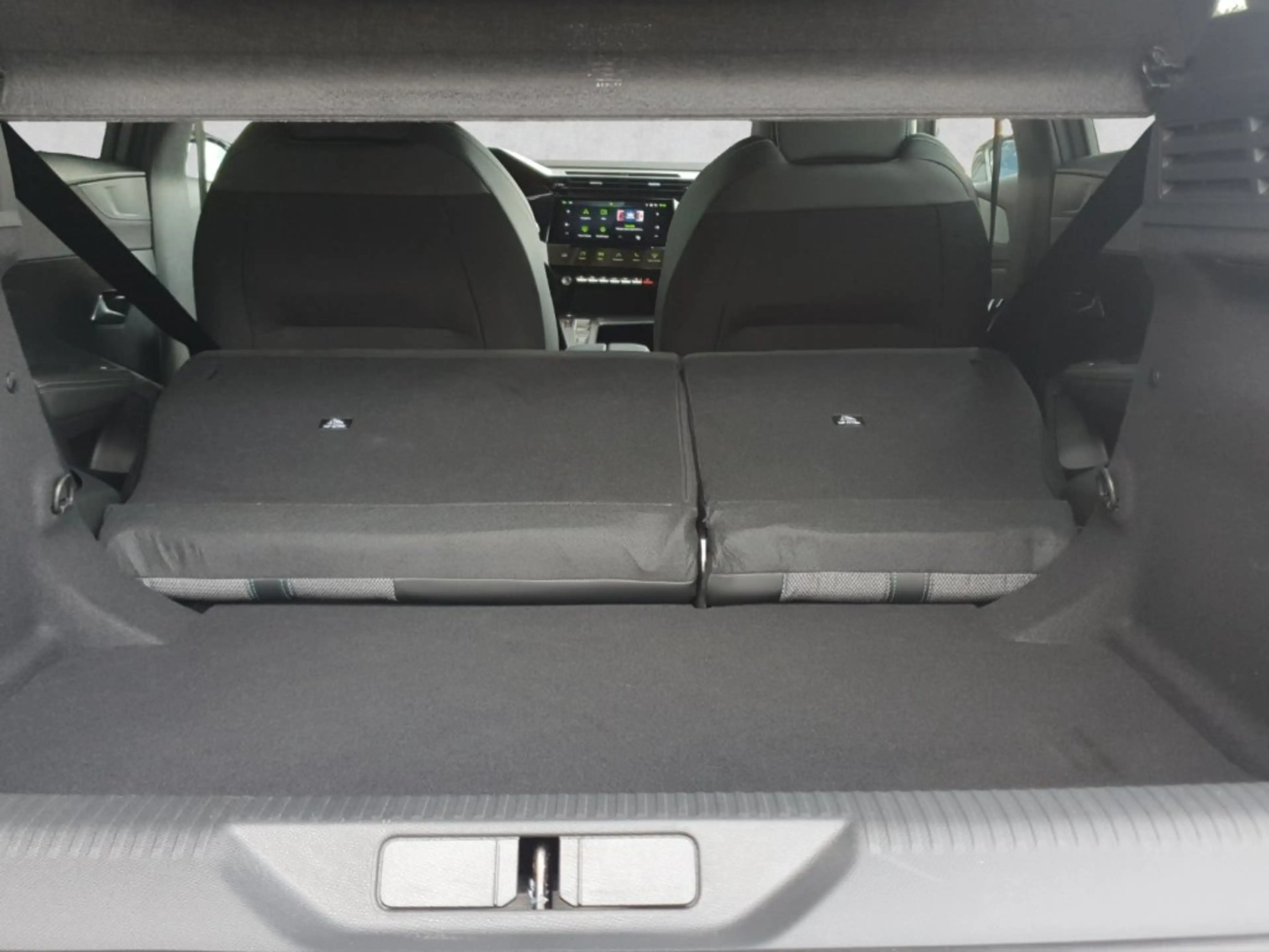 Peugeot 308 Allure MHEV 145 e-DCS6 — photo 21