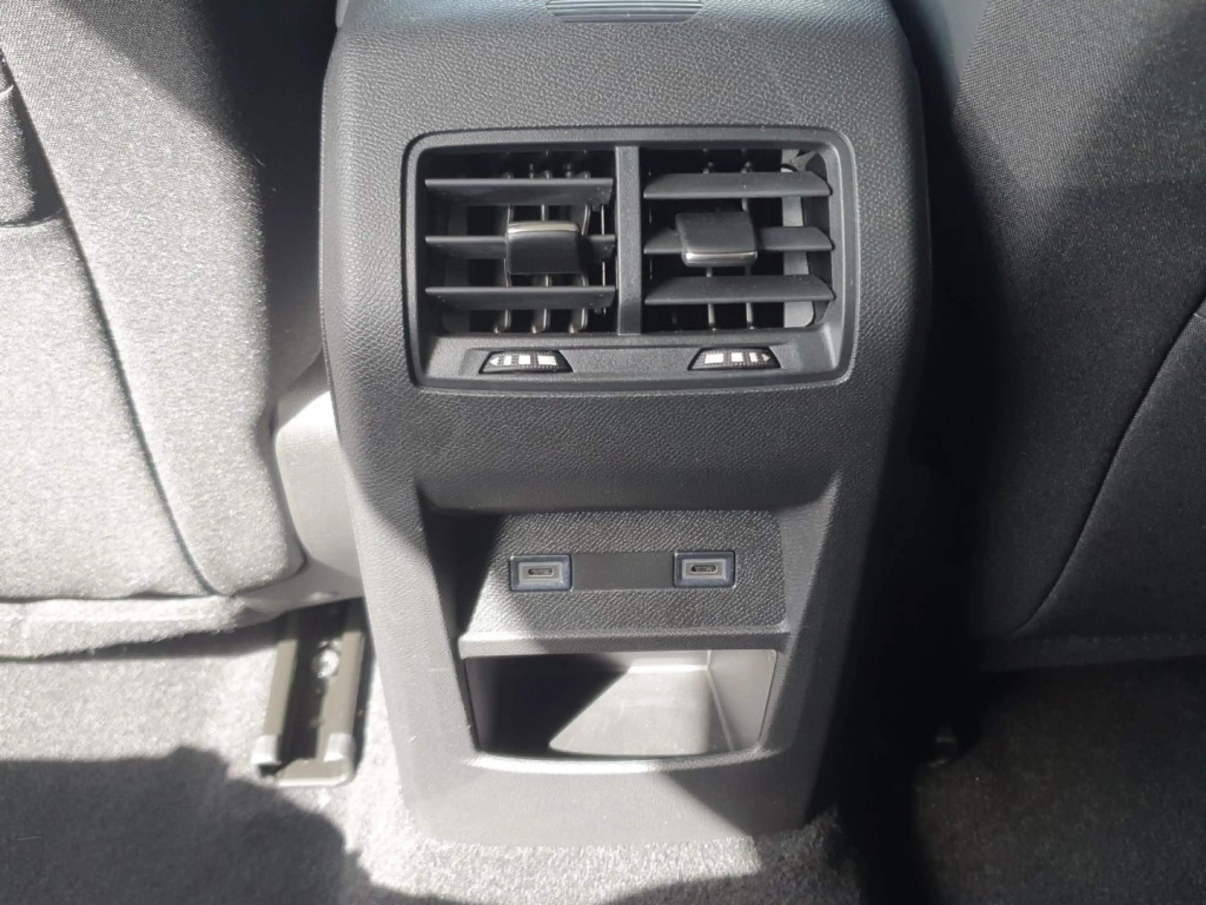 Peugeot 308 Allure MHEV 145 e-DCS6 — photo 12