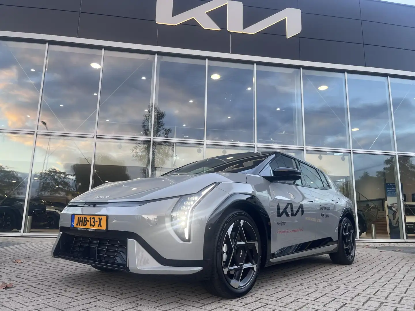 Kia EV4 GT-PlusLine 81.4 kWh Bel ons voor een scherpe offe Gris - 2