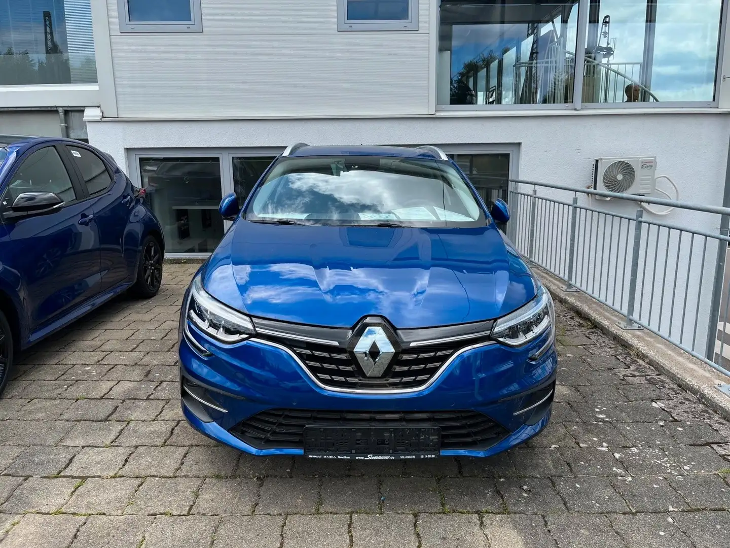 Renault Megane IV Grandtour Techno Tce 140 EDC Blau - 2