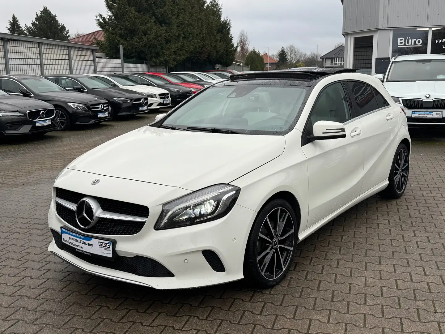 Mercedes-Benz A 220 CDI / d BlueEfficiency DCT "Urban" Biały - 1