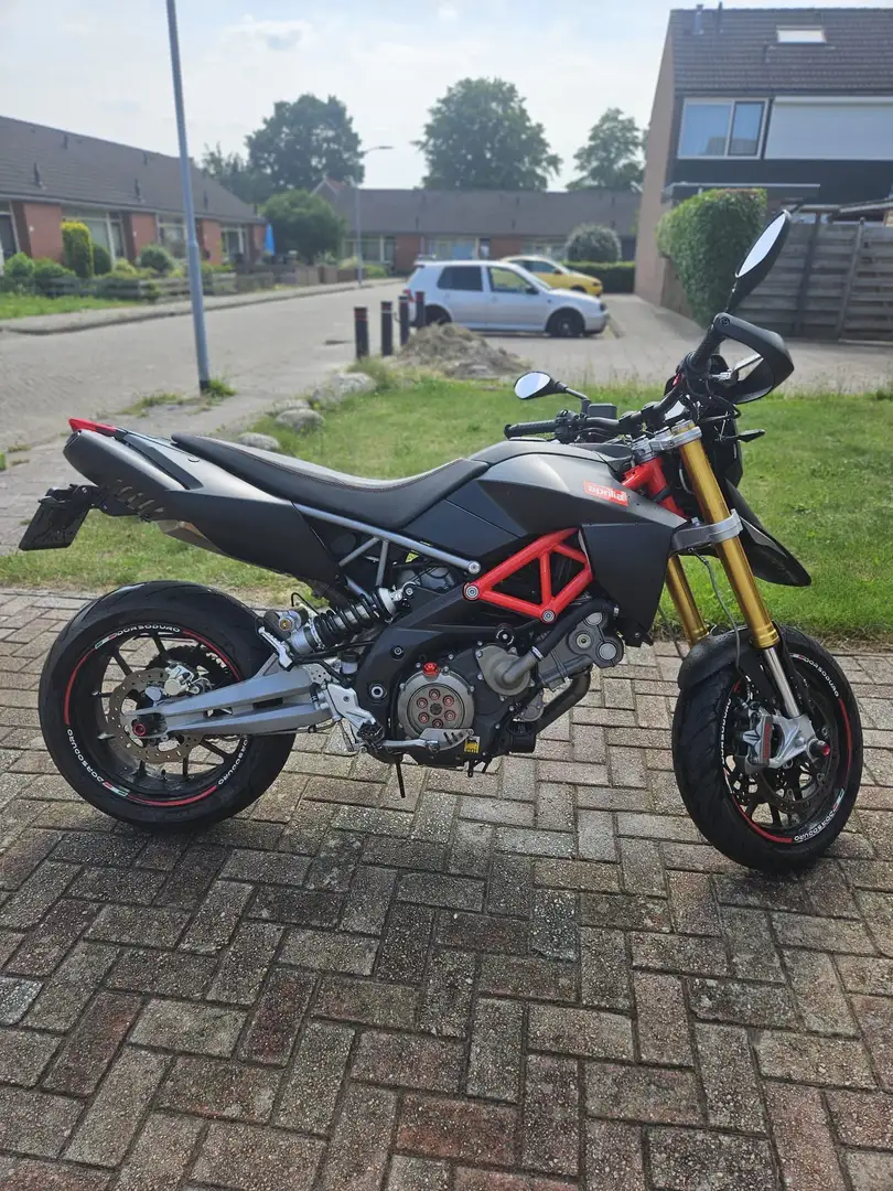 Aprilia Dorsoduro 750 Zwart - 2