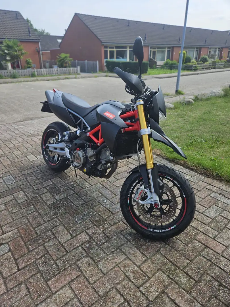 Aprilia Dorsoduro 750 Zwart - 1