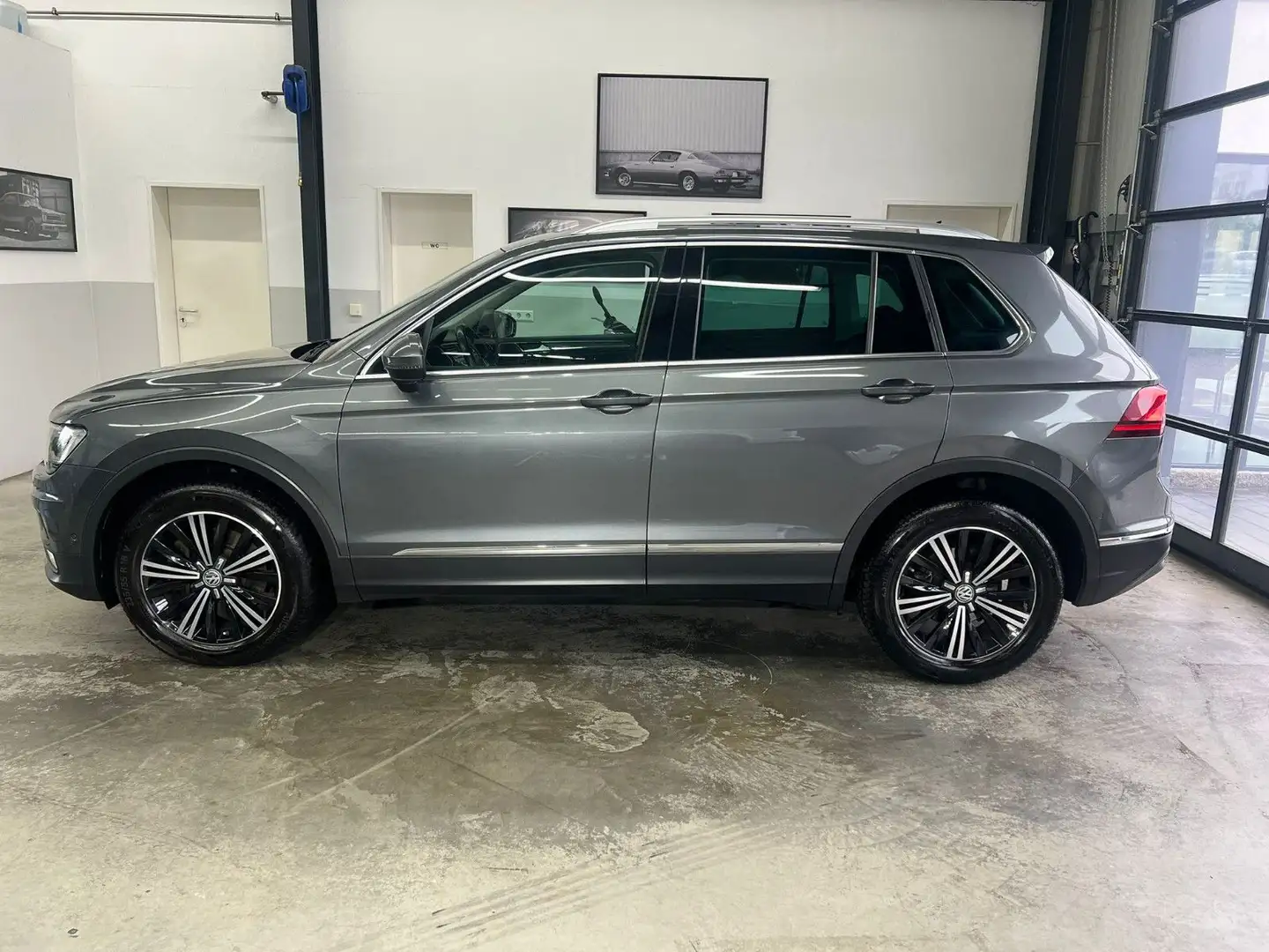 Volkswagen Tiguan 2.0 TDI DSG Highline 4Mot.+ACC+AHK+Pano Grau - 2