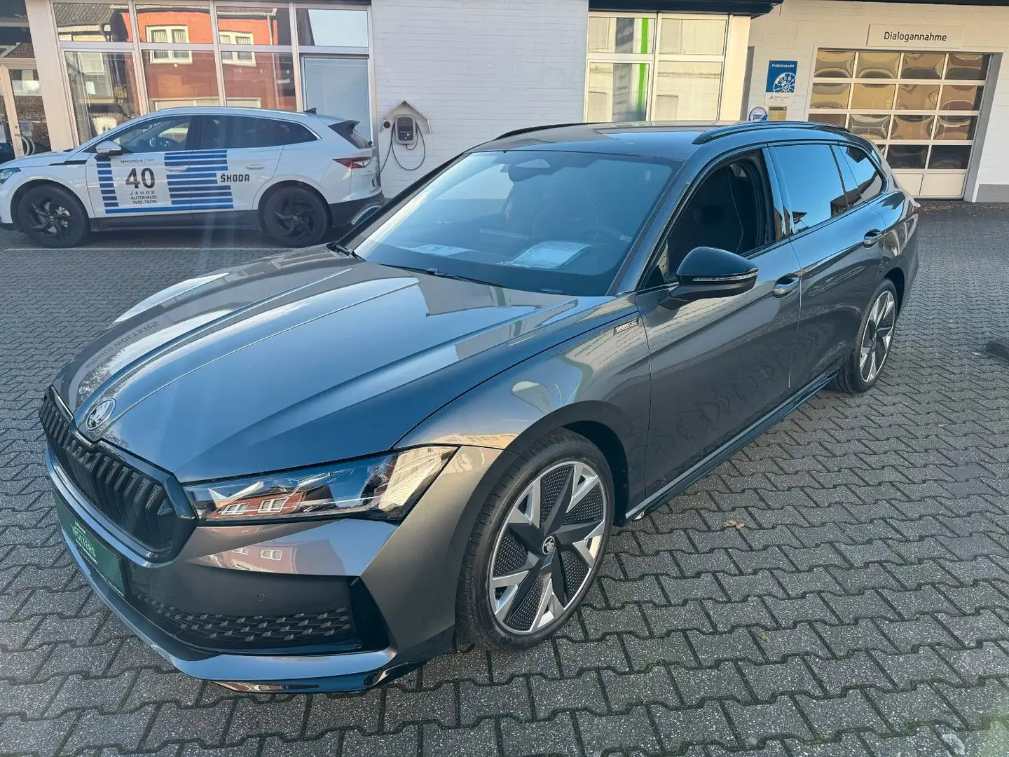 Skoda Superb Combi Sportline Grau - 2