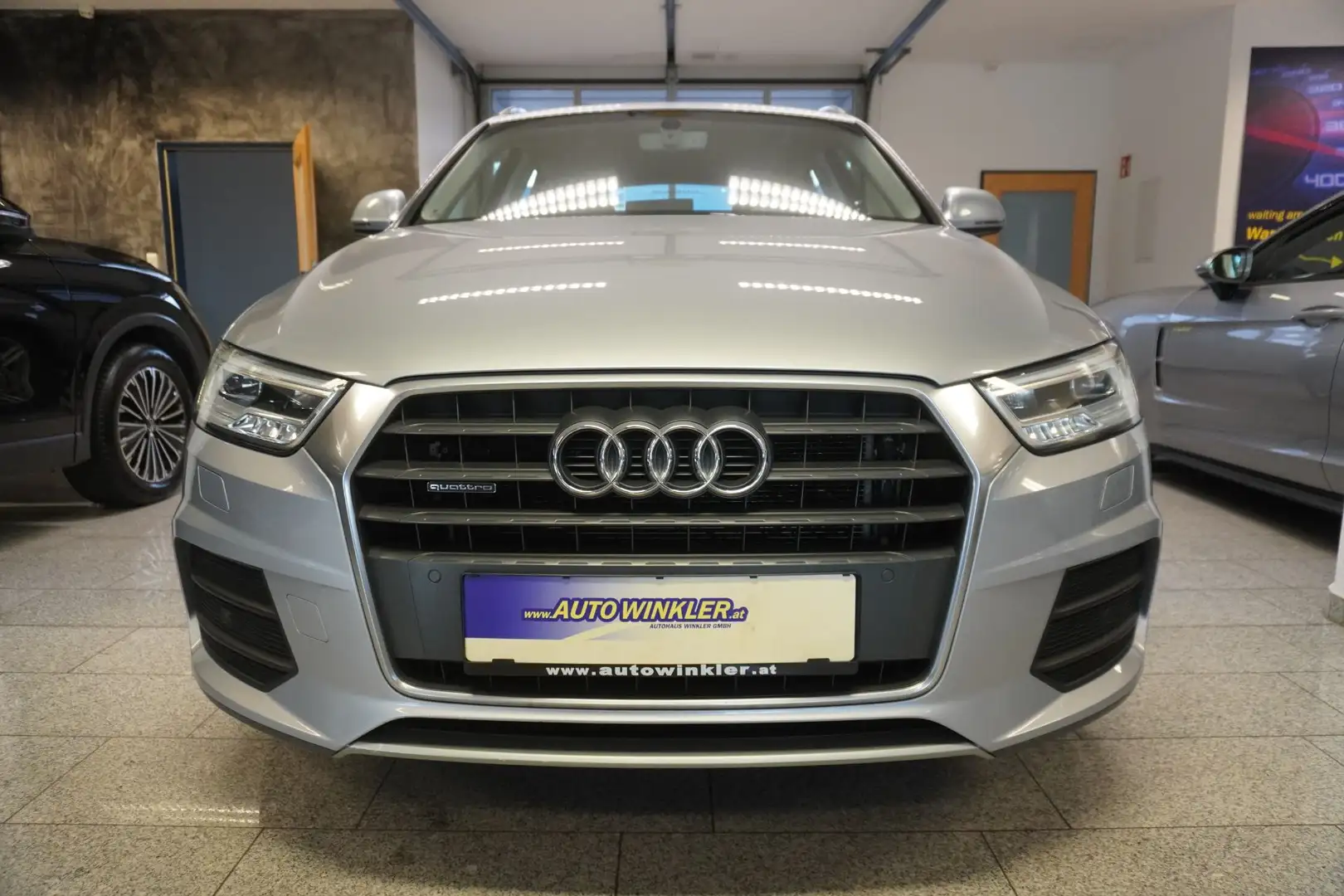 Audi Q3 2.0 TDI DPF quattro intense SHZ/PDC Silber - 2
