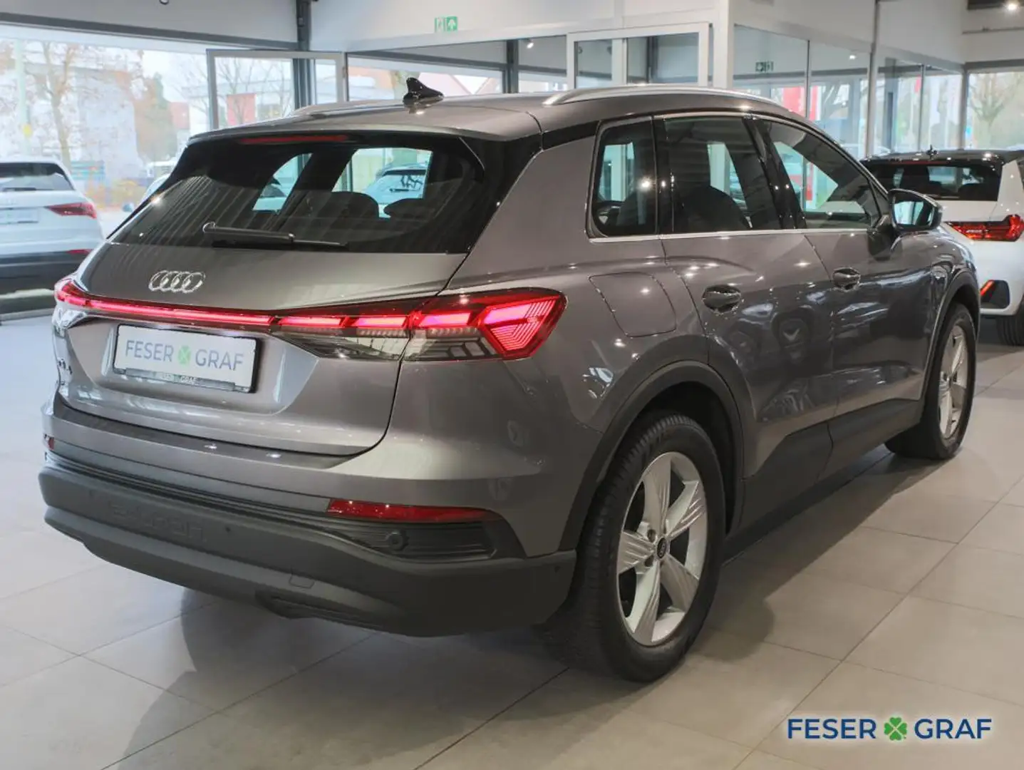 Audi Q4 e-tron 40 S line Int. Matrix Navi Pano Sitzh. Gris - 2